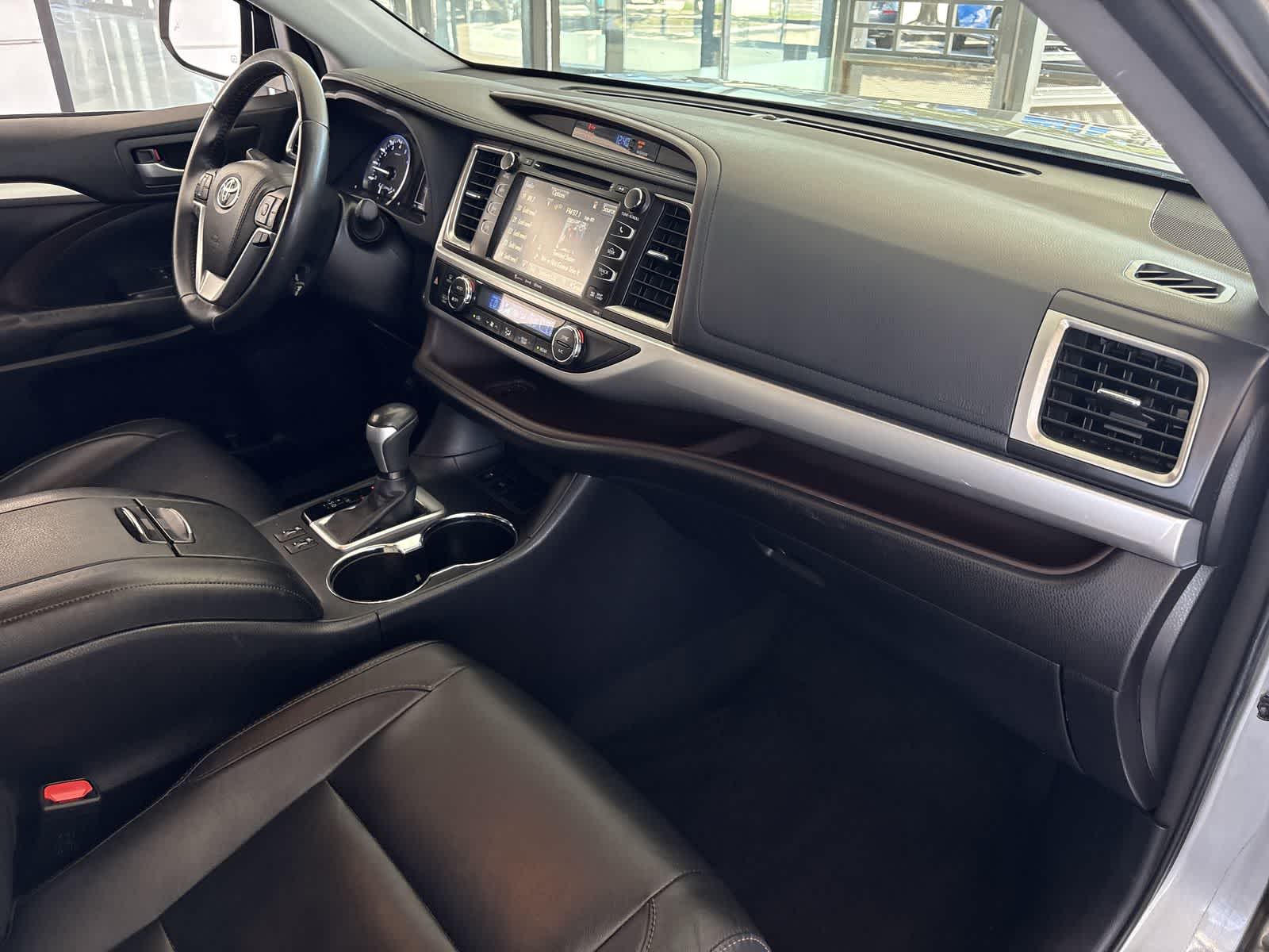 Thumbnail: 2017 Toyota Highlander - 30