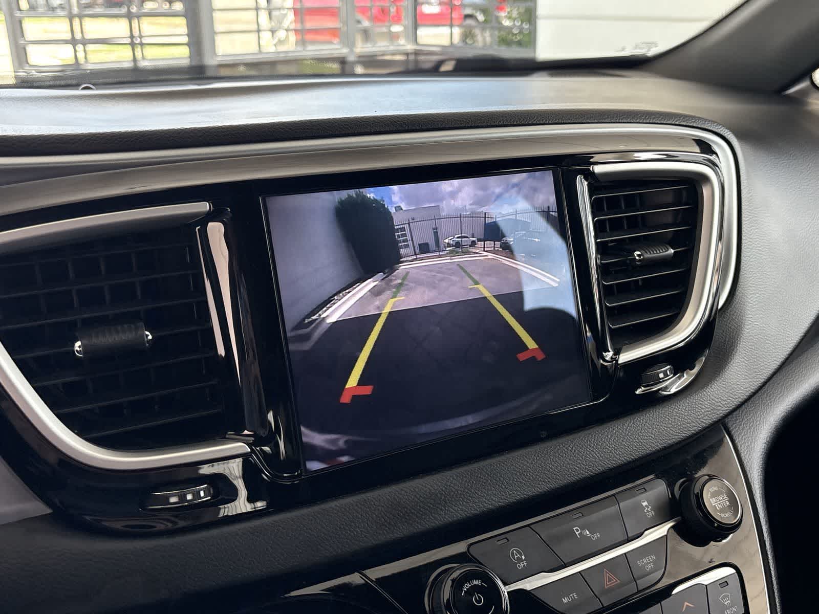 Thumbnail: 2020 Chrysler Pacifica - 26