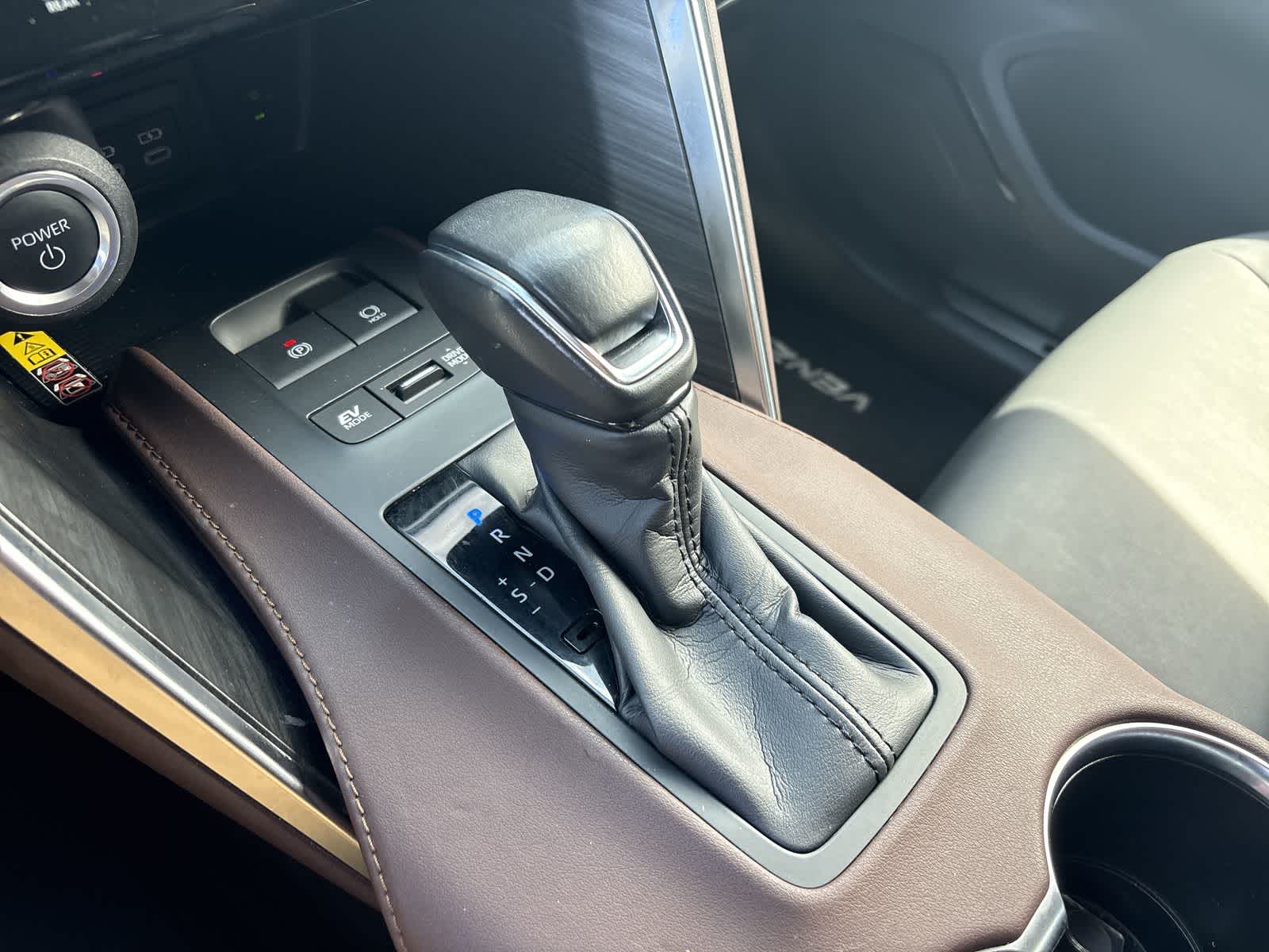 Thumbnail: 2024 Toyota Venza - 19