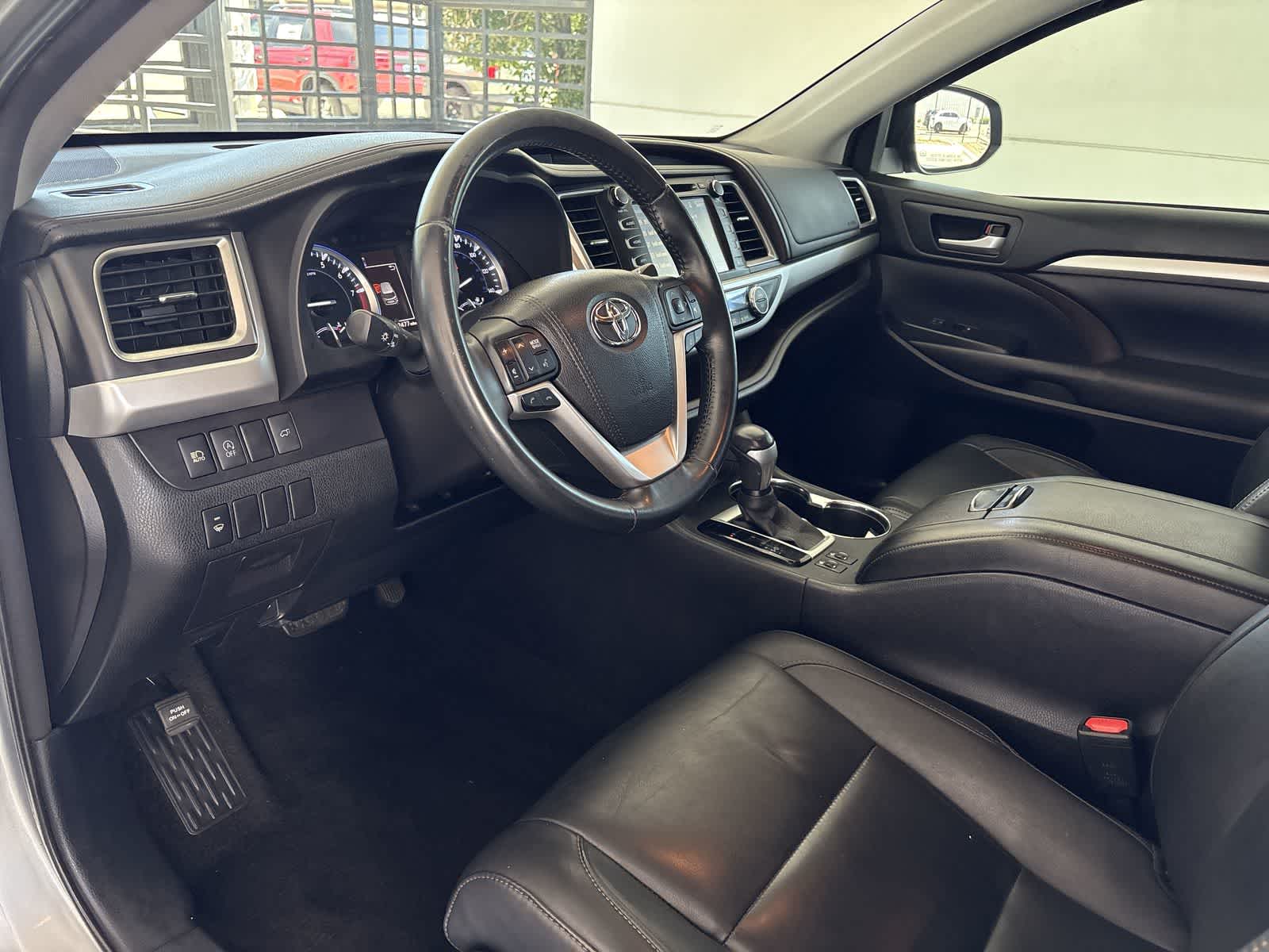 Thumbnail: 2017 Toyota Highlander - 10