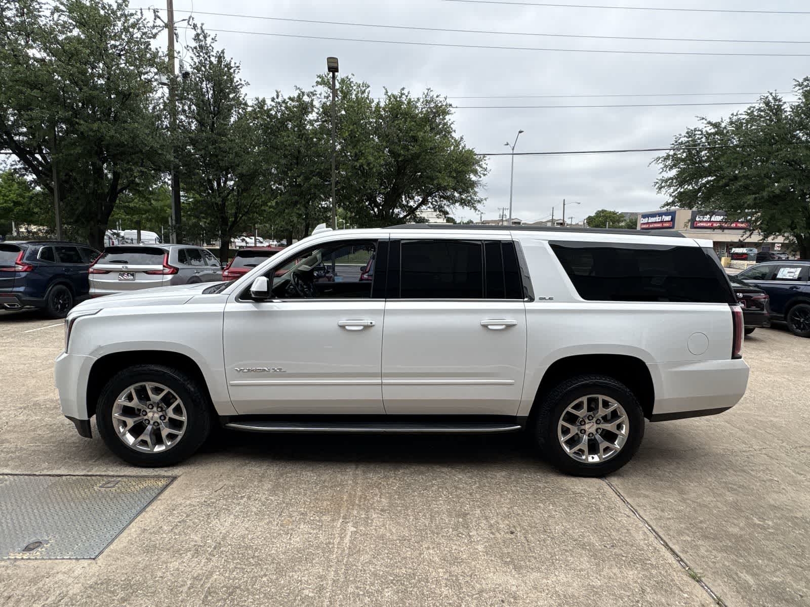 Thumbnail: 2018 GMC Yukon XL - 3