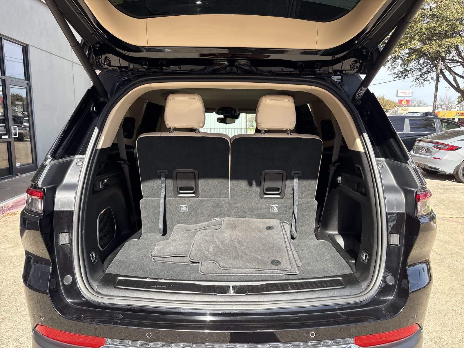 Thumbnail: 2022 Jeep Grand Cherokee - 39