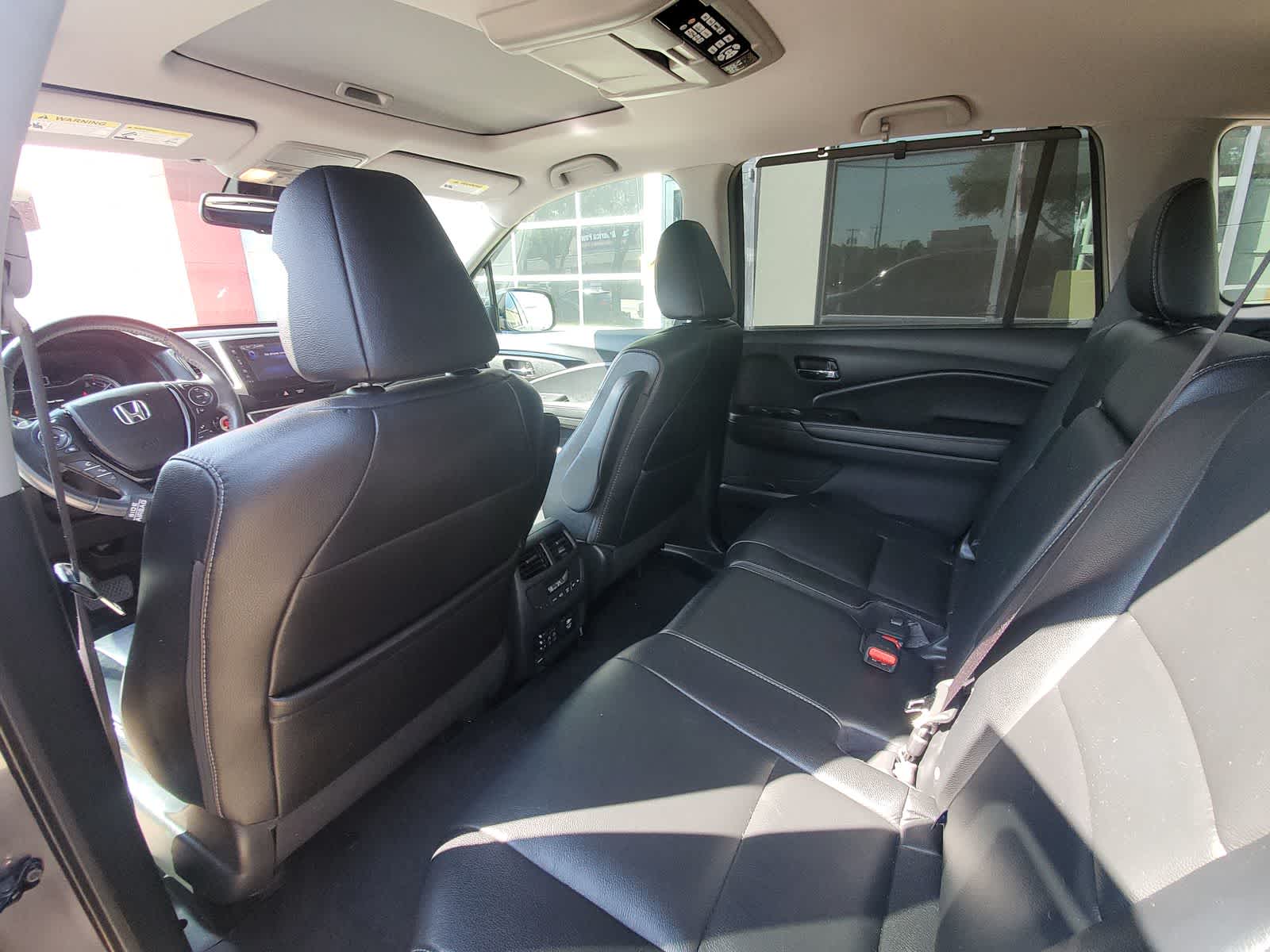Thumbnail: 2017 Honda Pilot - 13