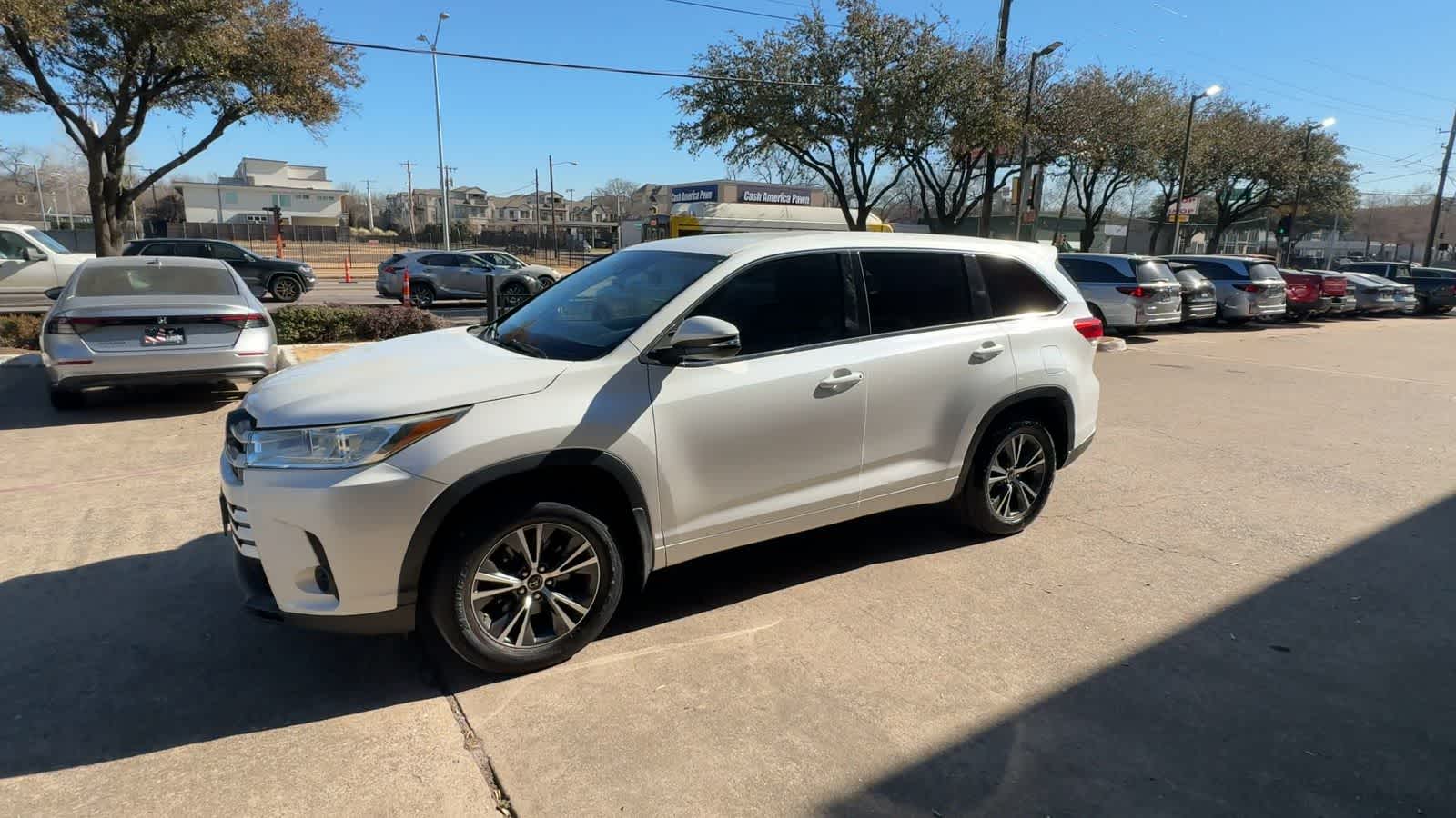 Thumbnail: 2017 Toyota Highlander - 4