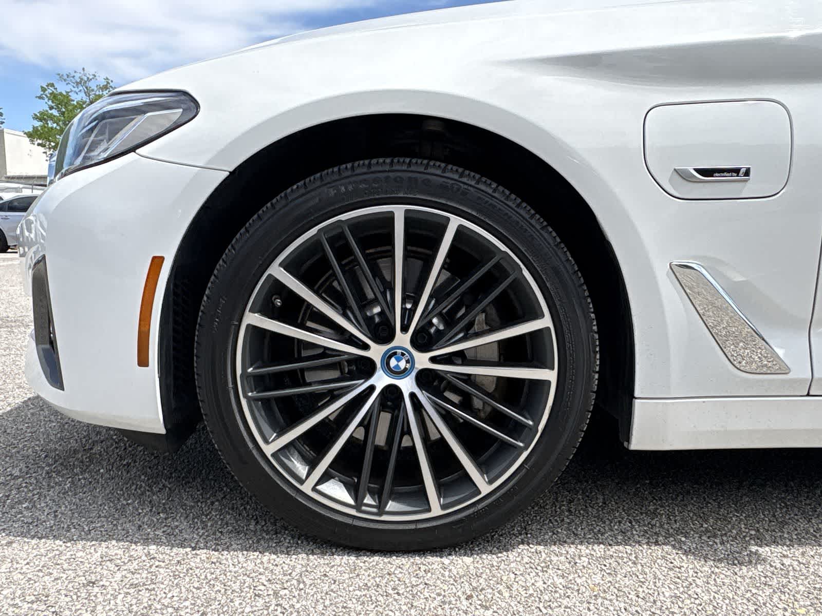 Thumbnail: 2023 BMW 5 Series - 12