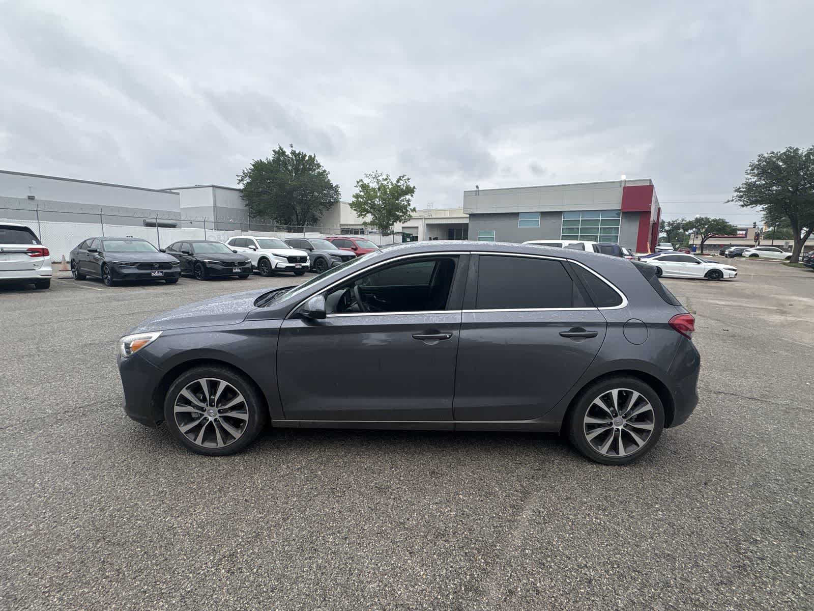Thumbnail: 2019 Hyundai Elantra - 3