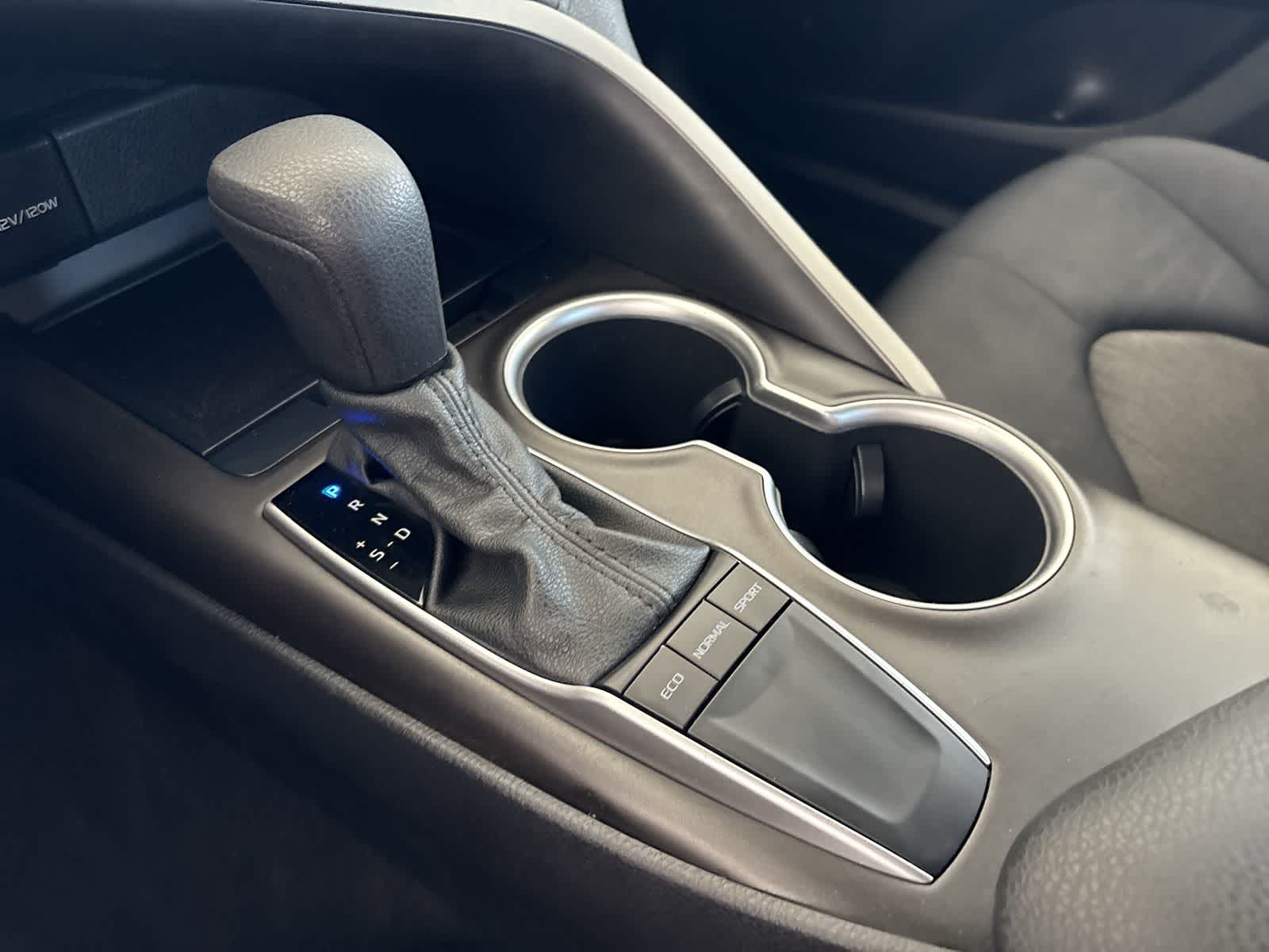 Thumbnail: 2022 Toyota Camry - 16