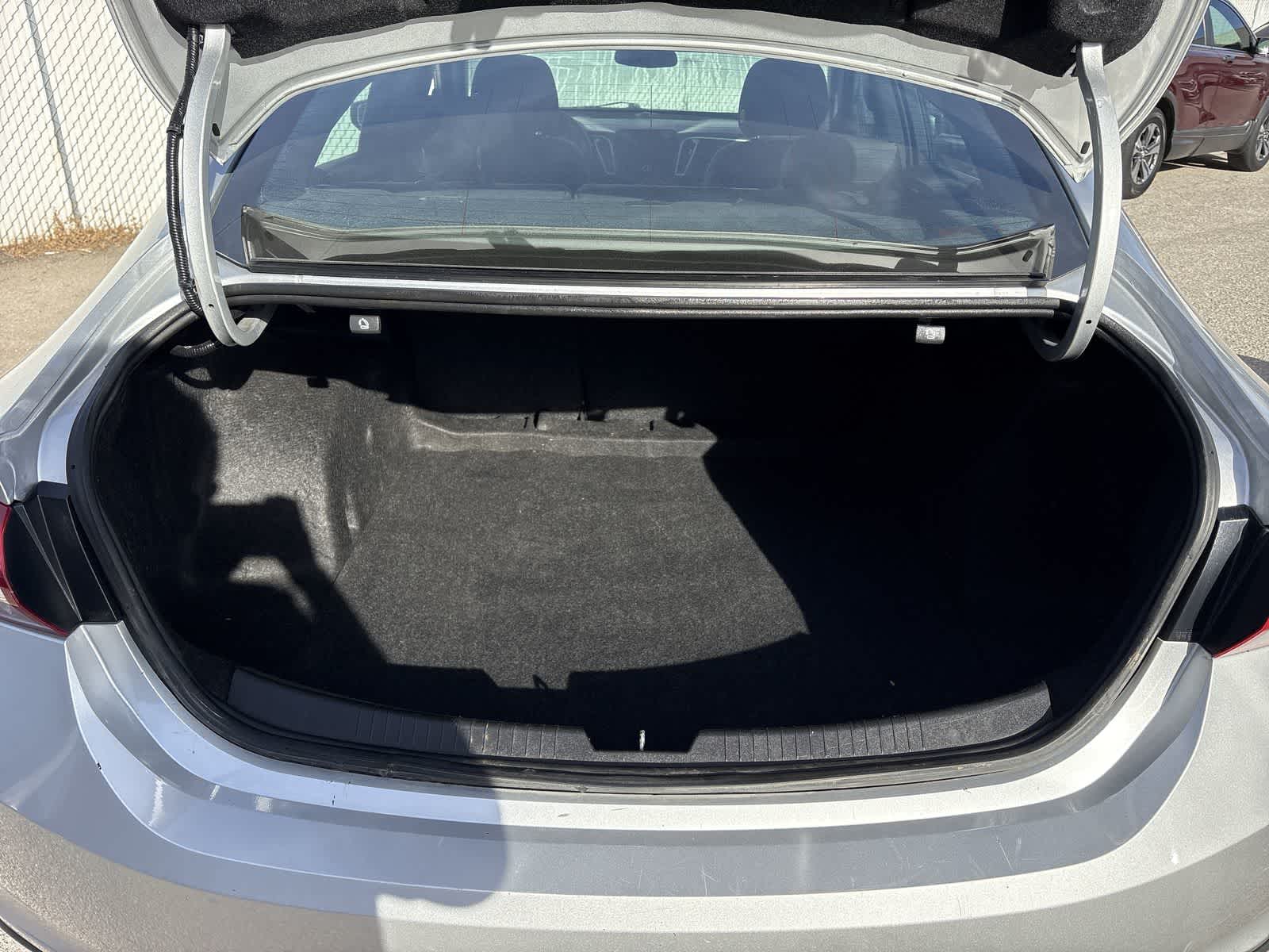 Thumbnail: 2022 Chevrolet Malibu - 18