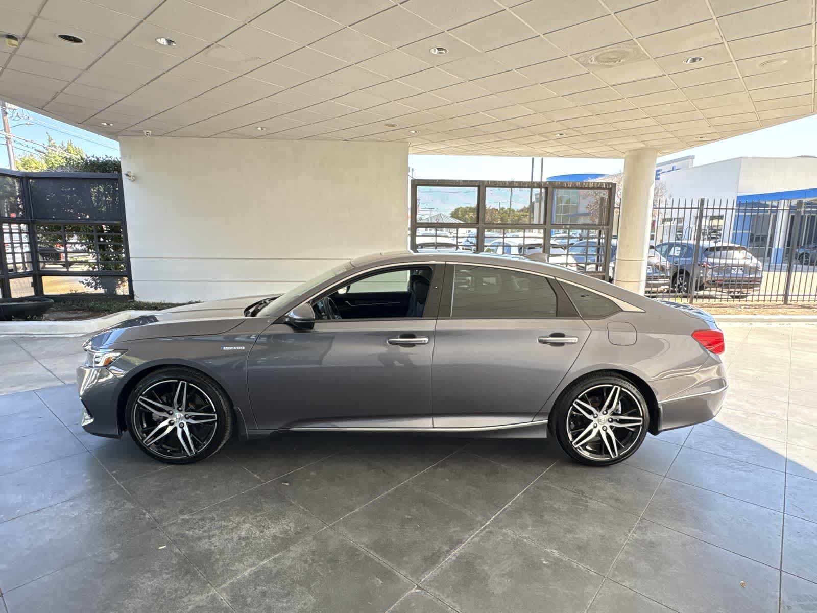 2021 Honda Accord Hybrid Touring photo 2