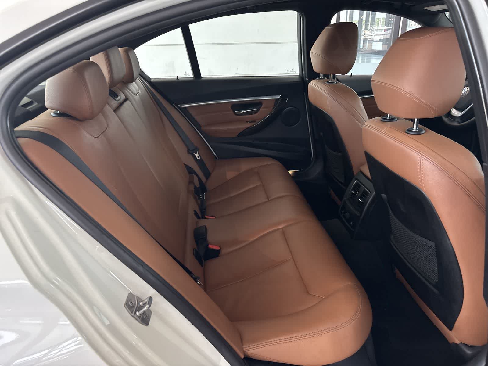 Thumbnail: 2016 BMW 3 Series - 12