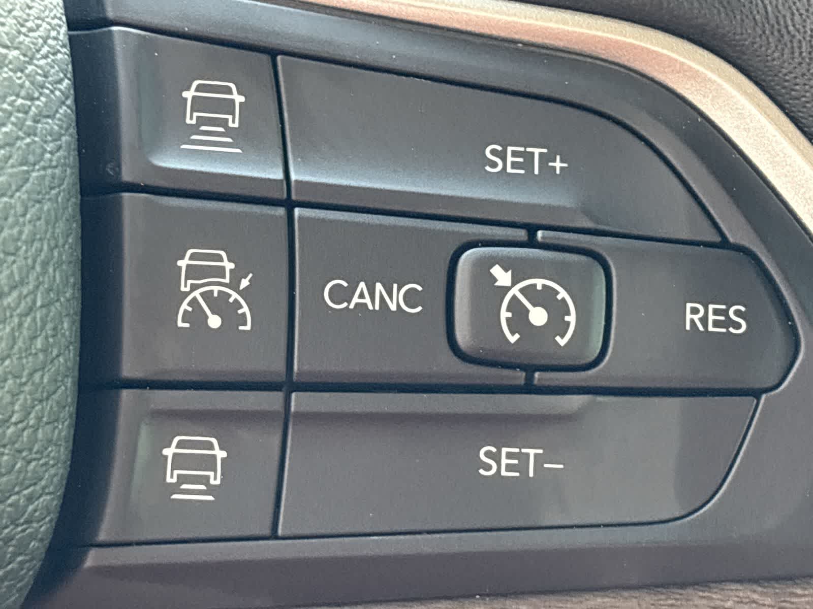 Thumbnail: 2022 Jeep Grand Cherokee - 31