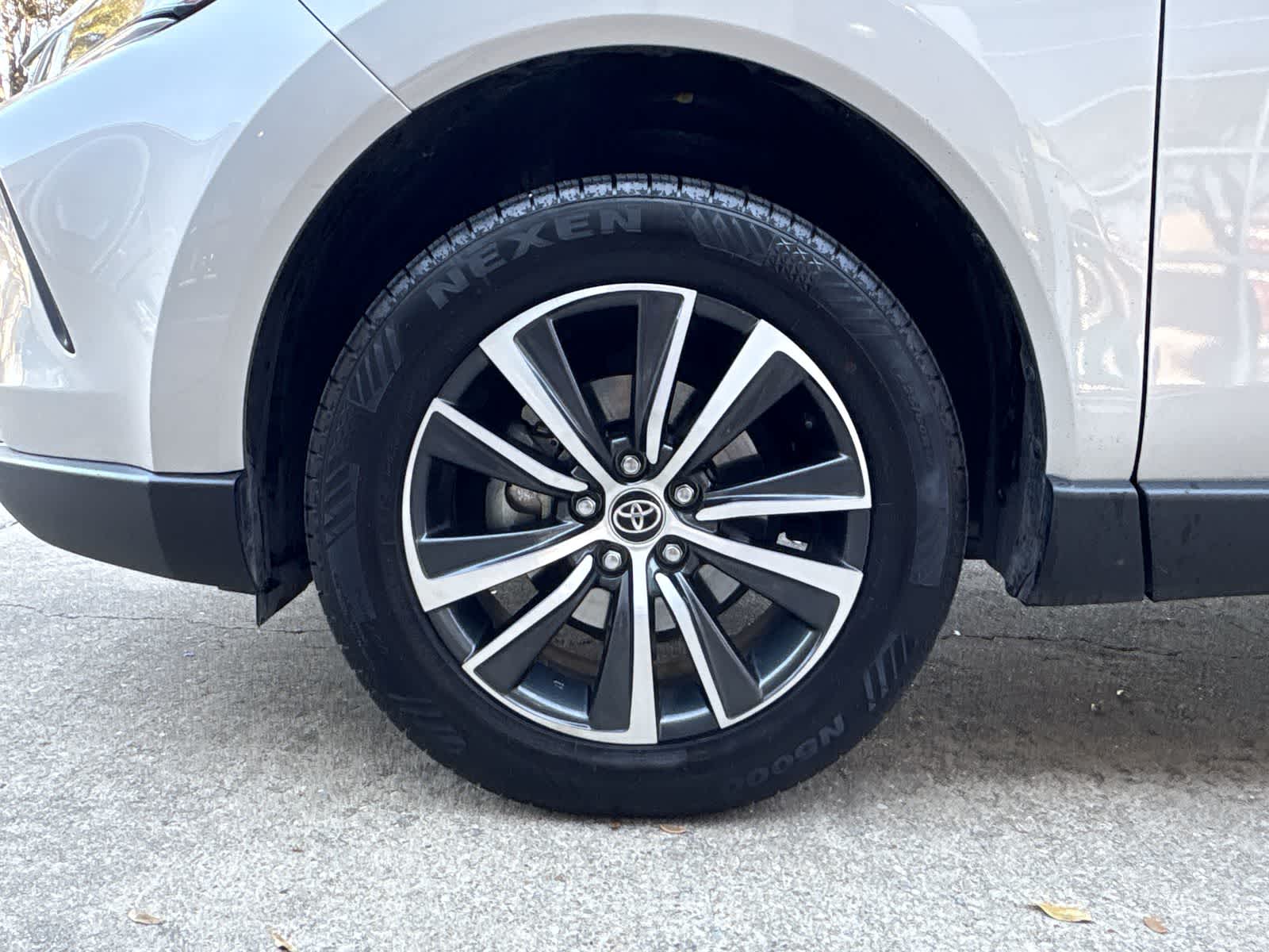 Thumbnail: 2023 Toyota Venza - 20