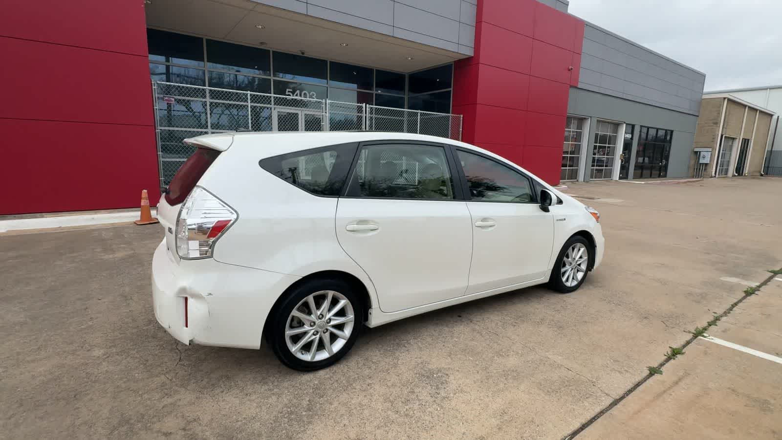 Thumbnail: 2012 Toyota Prius v - 8