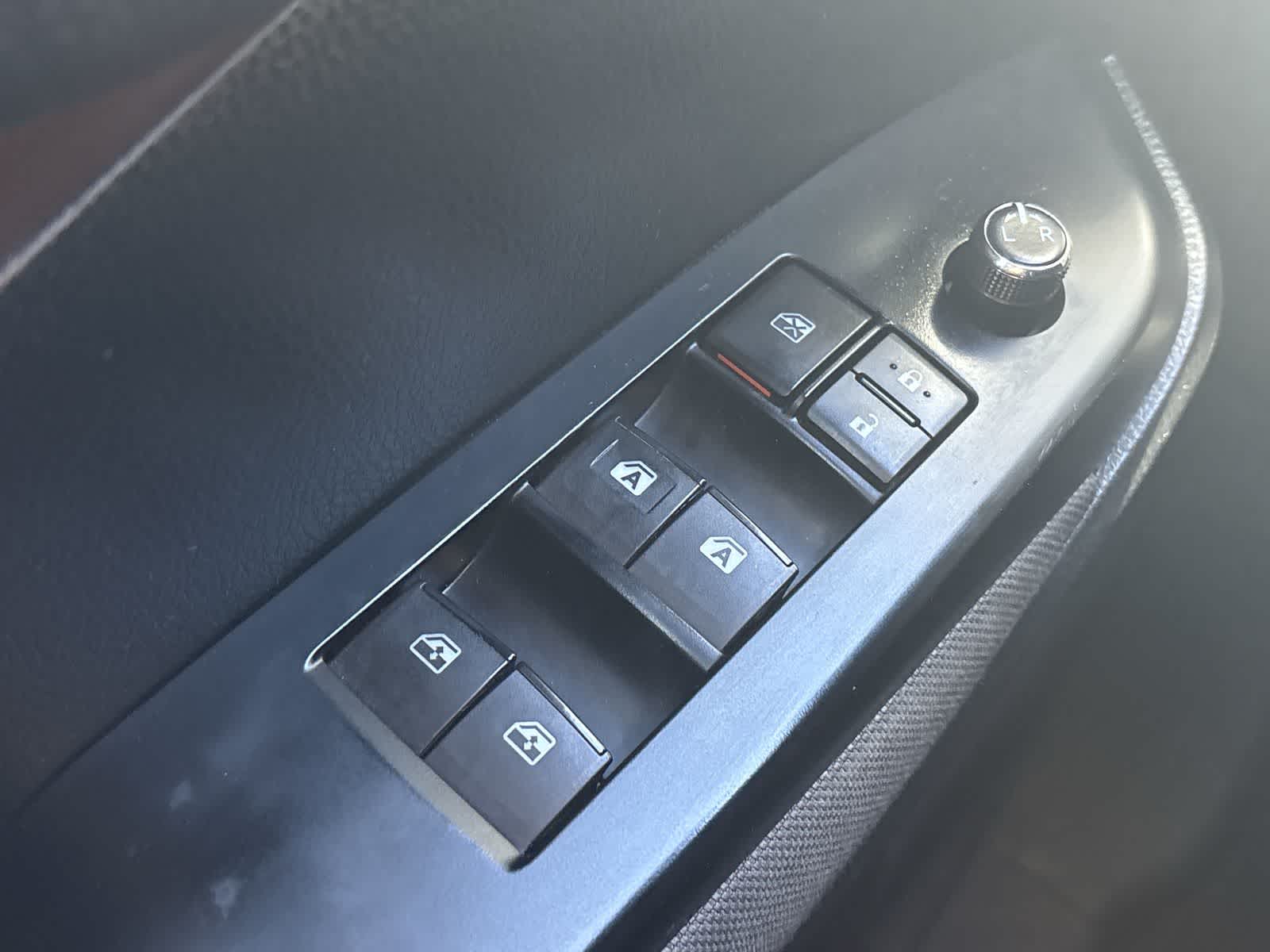 Thumbnail: 2017 Toyota Highlander - 39