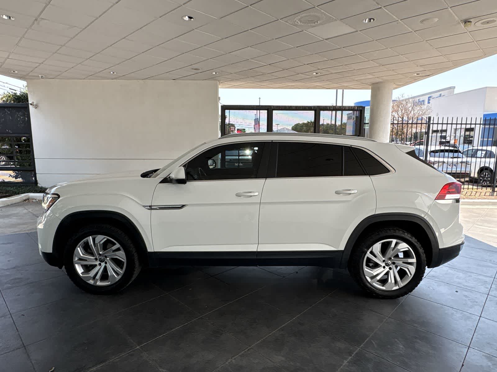 2020 Volkswagen Atlas Cross Sport SEL photo 2