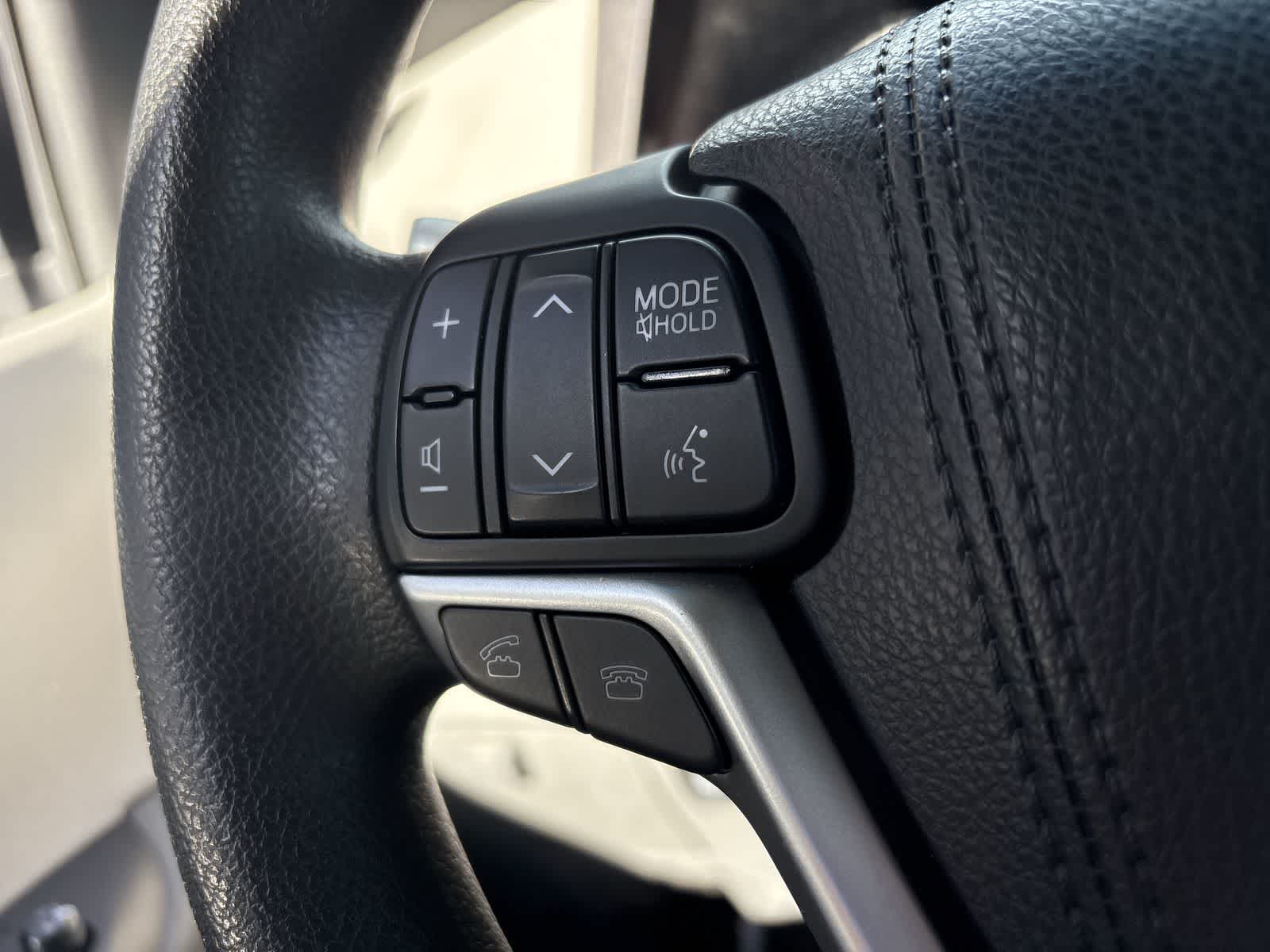 Thumbnail: 2015 Toyota Sienna - 27