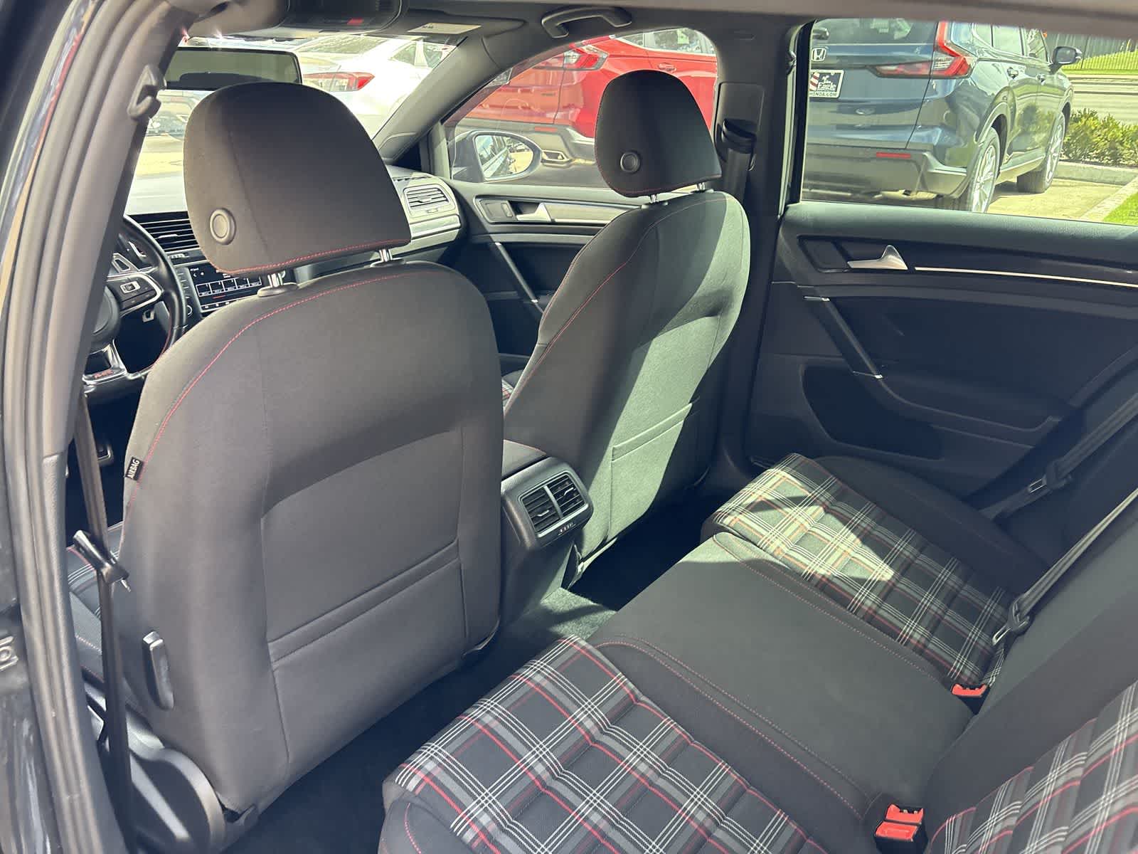 2017 Volkswagen Golf GTI S 11