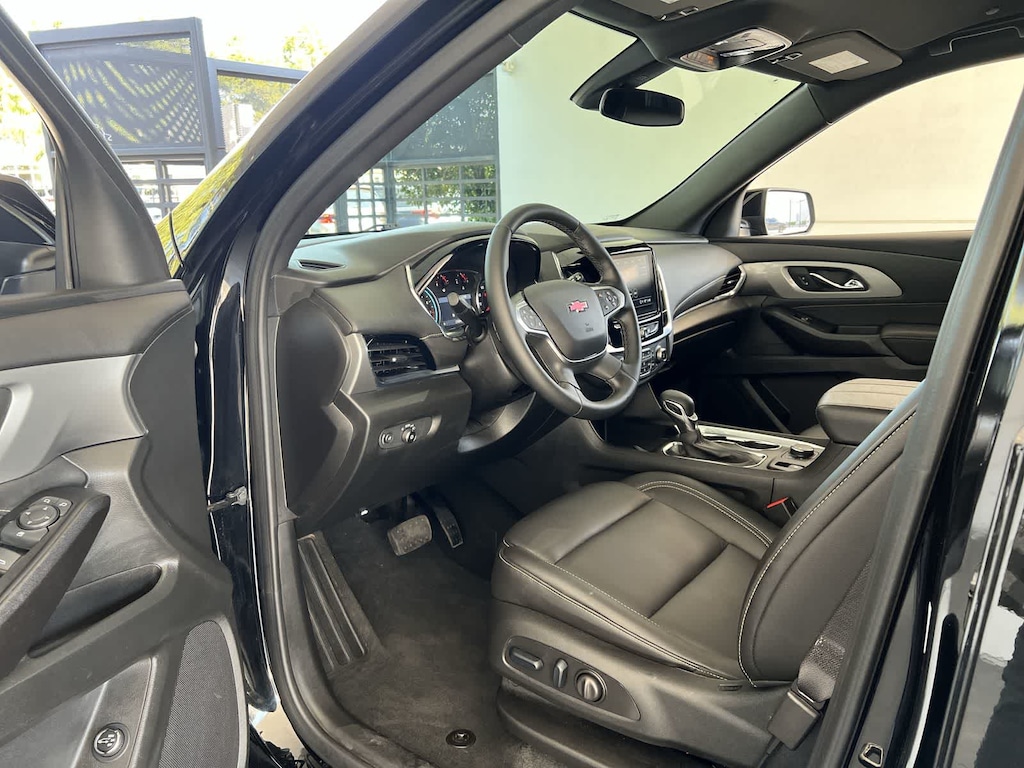 Used 2023 Chevrolet Traverse LT Leather SUV