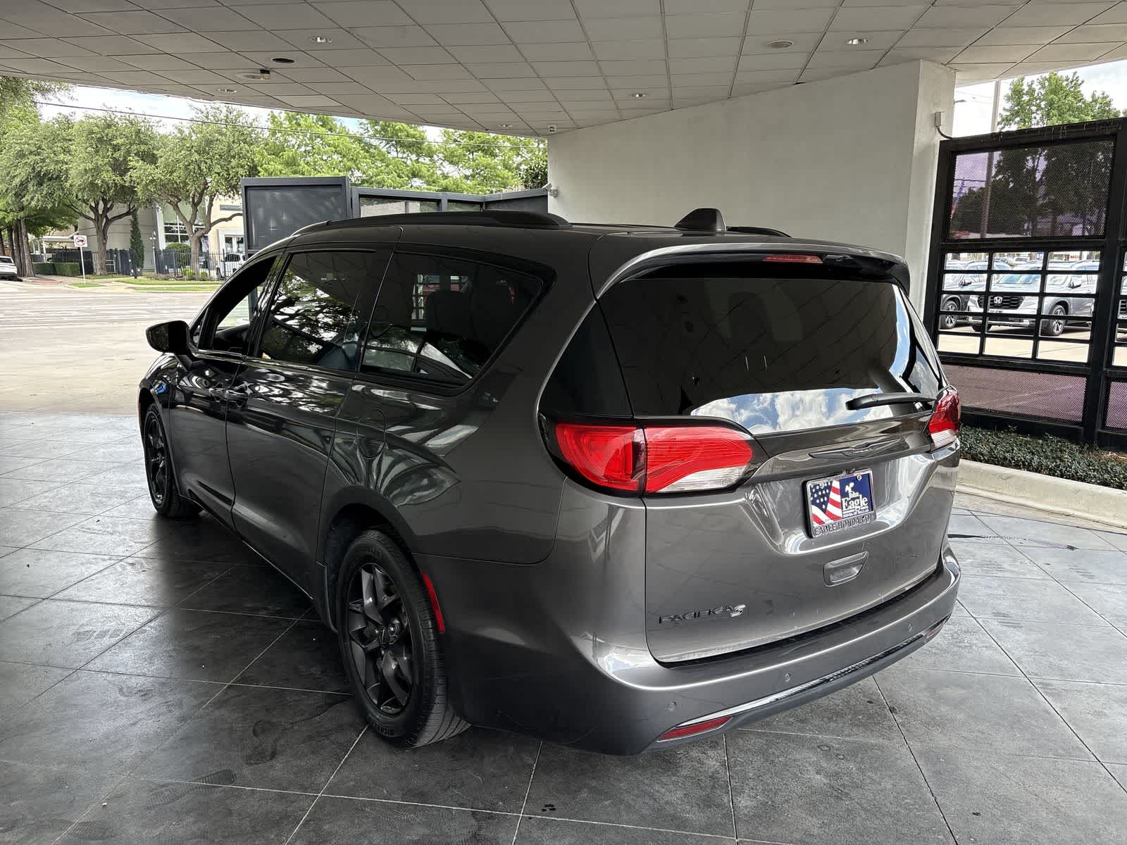 Thumbnail: 2020 Chrysler Pacifica - 4