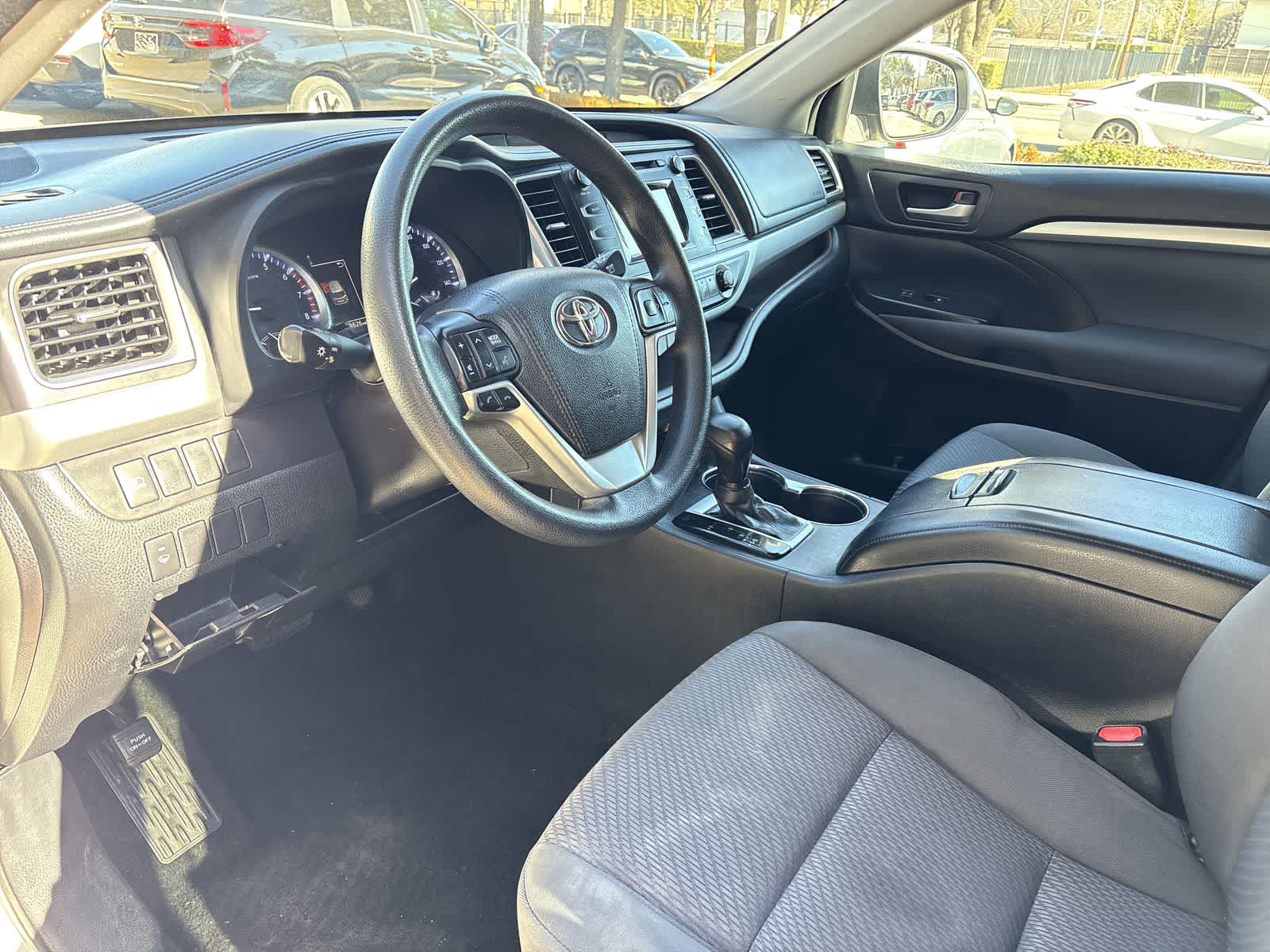 Thumbnail: 2017 Toyota Highlander - 10