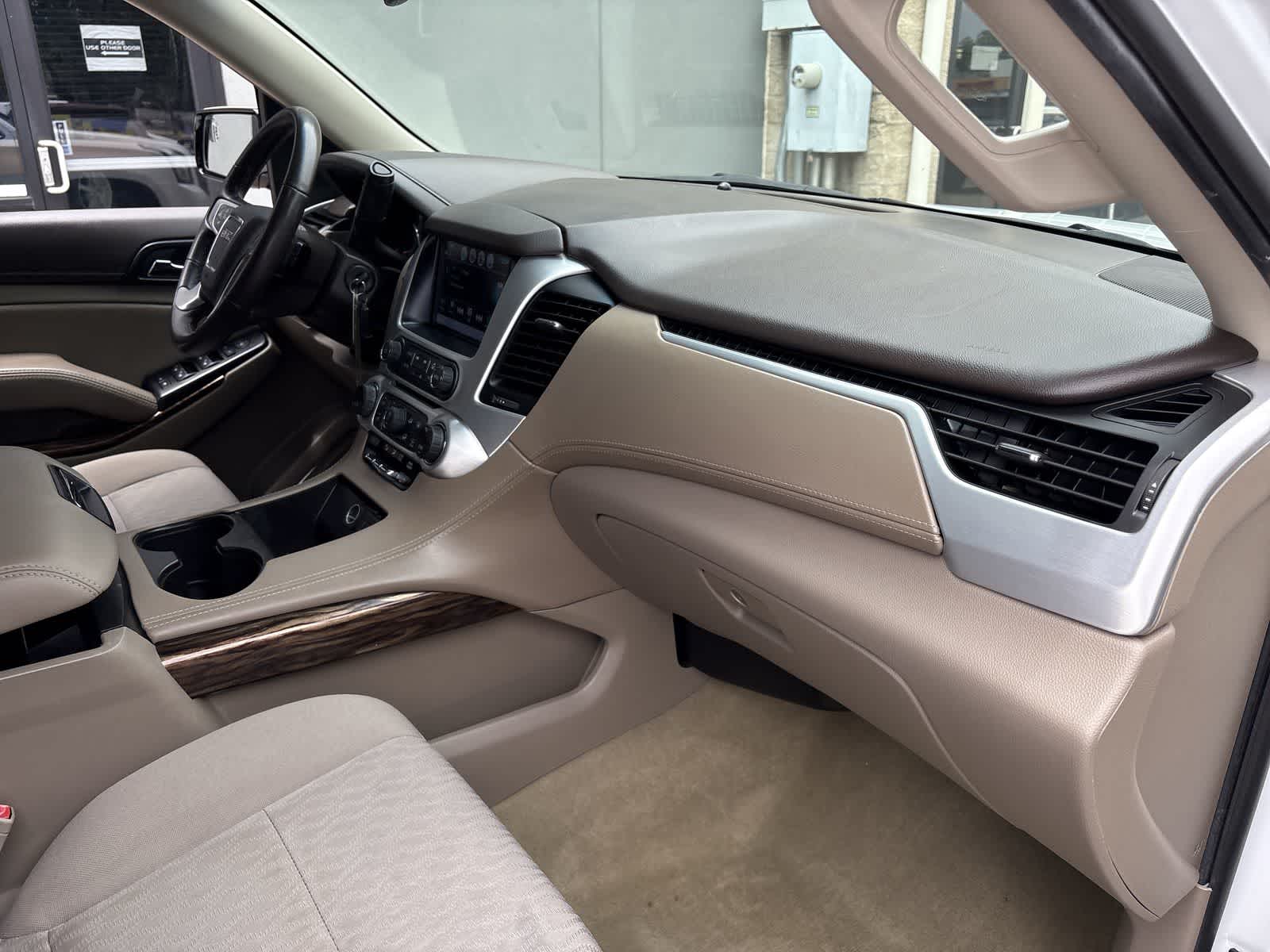 Thumbnail: 2018 GMC Yukon XL - 23
