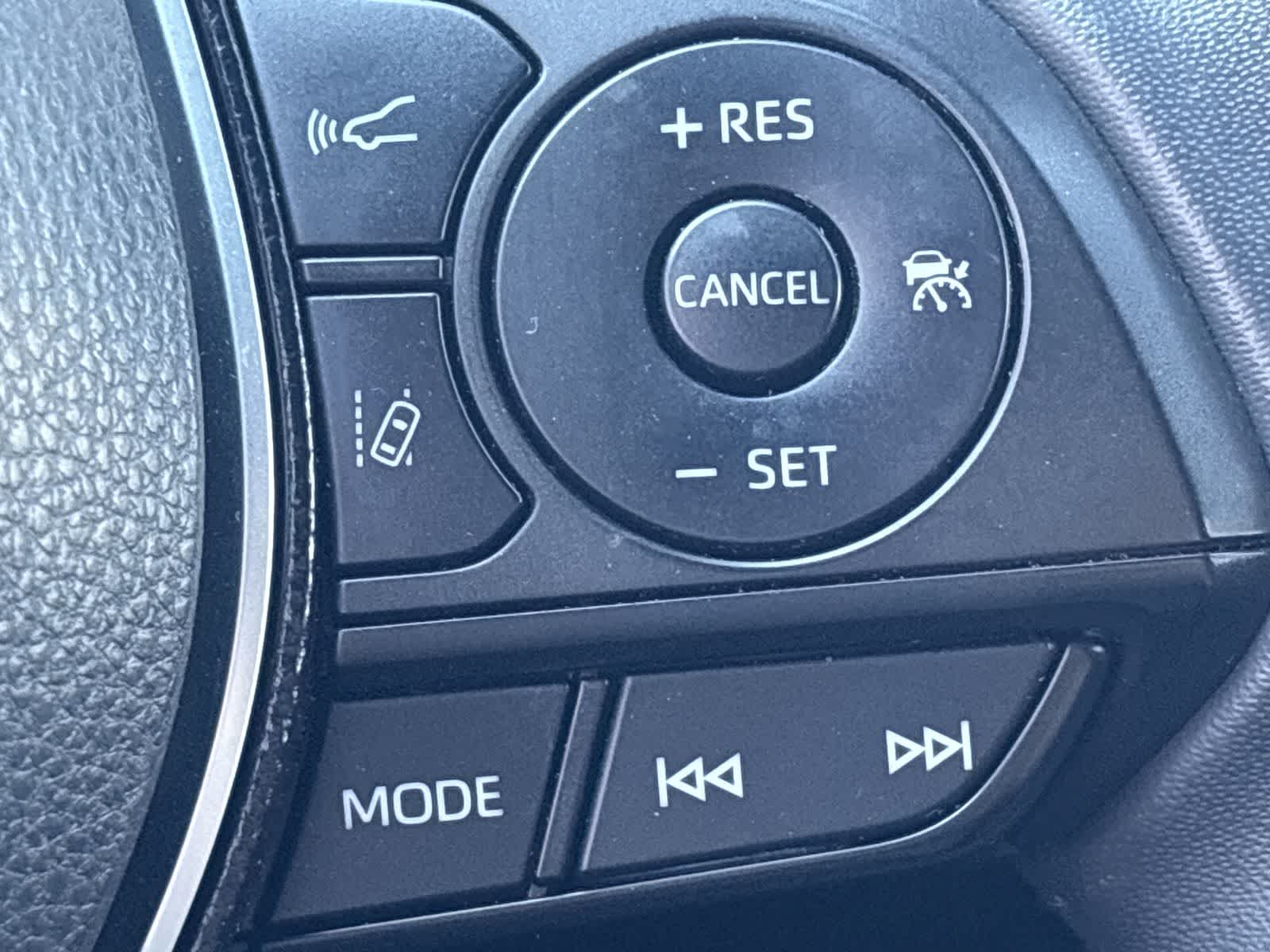 Thumbnail: 2020 Toyota RAV4 - 31