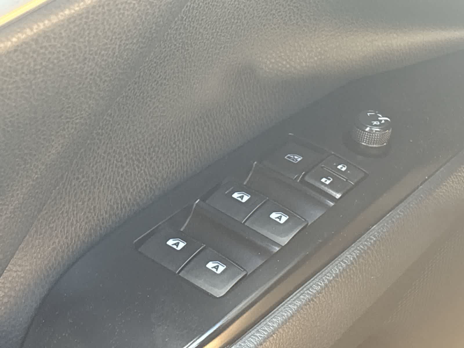 Thumbnail: 2018 Toyota Camry - 21