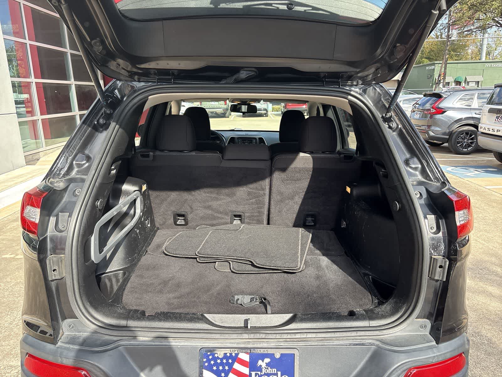 Thumbnail: 2016 Jeep Cherokee - 18