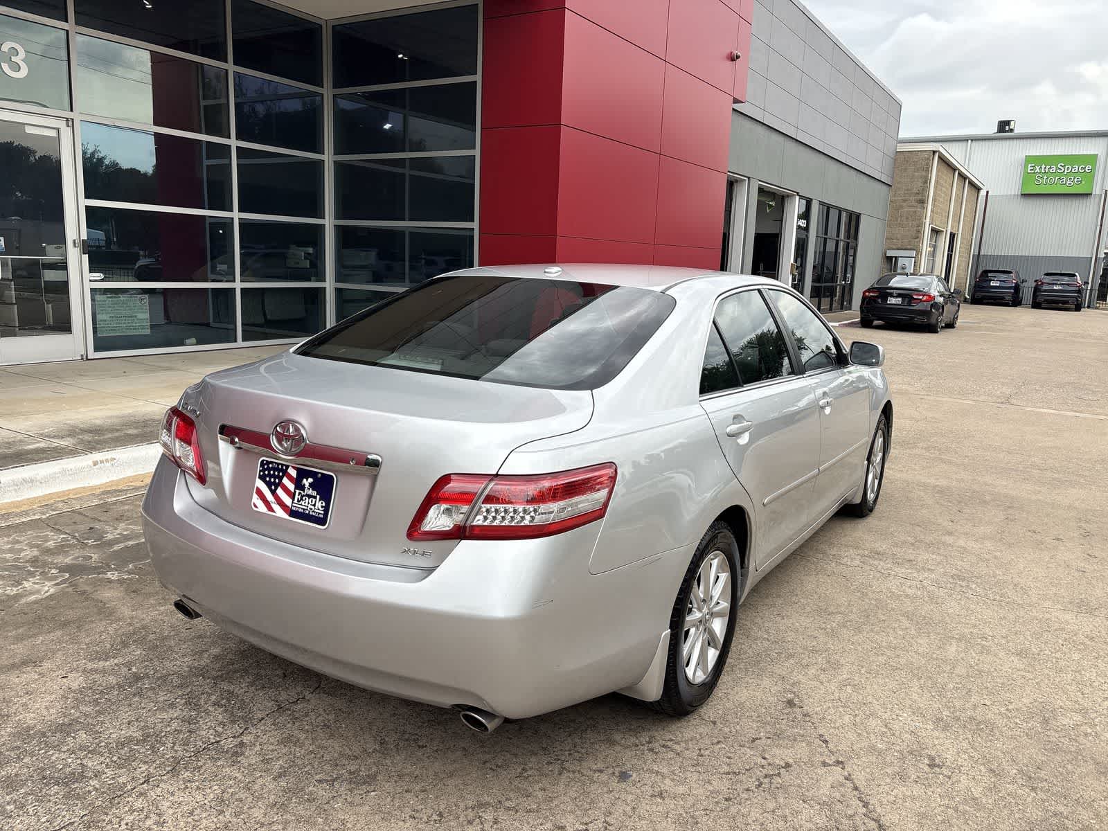 2011 Toyota Camry XLE 25
