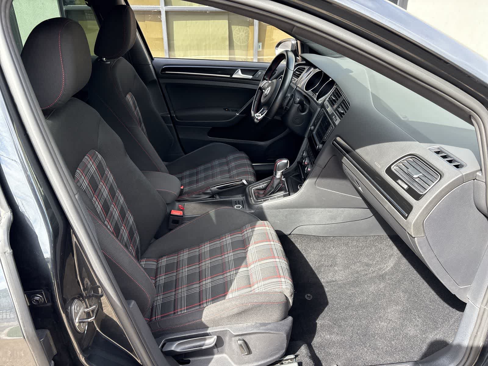 2017 Volkswagen Golf GTI S 13
