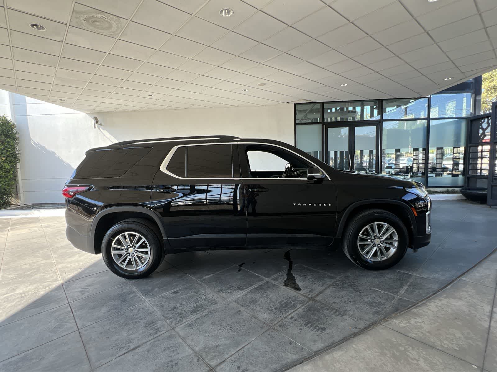 Thumbnail: 2023 Chevrolet Traverse - 30