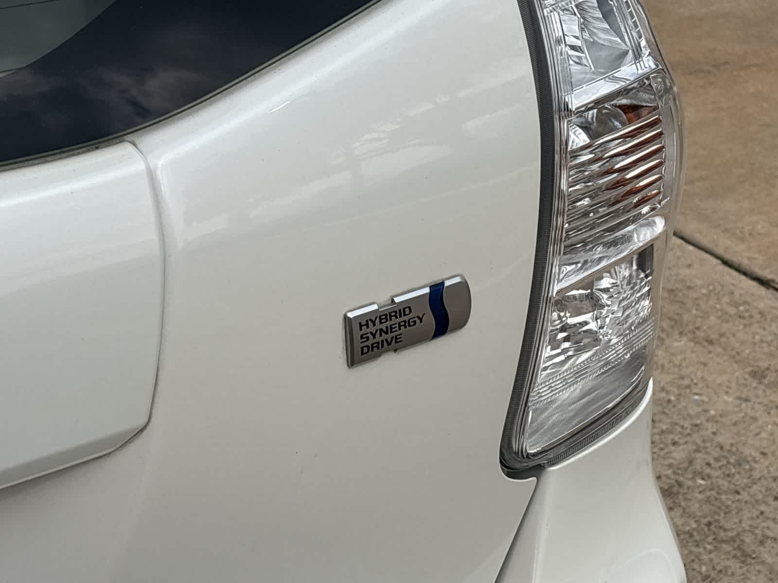 Thumbnail: 2012 Toyota Prius v - 19