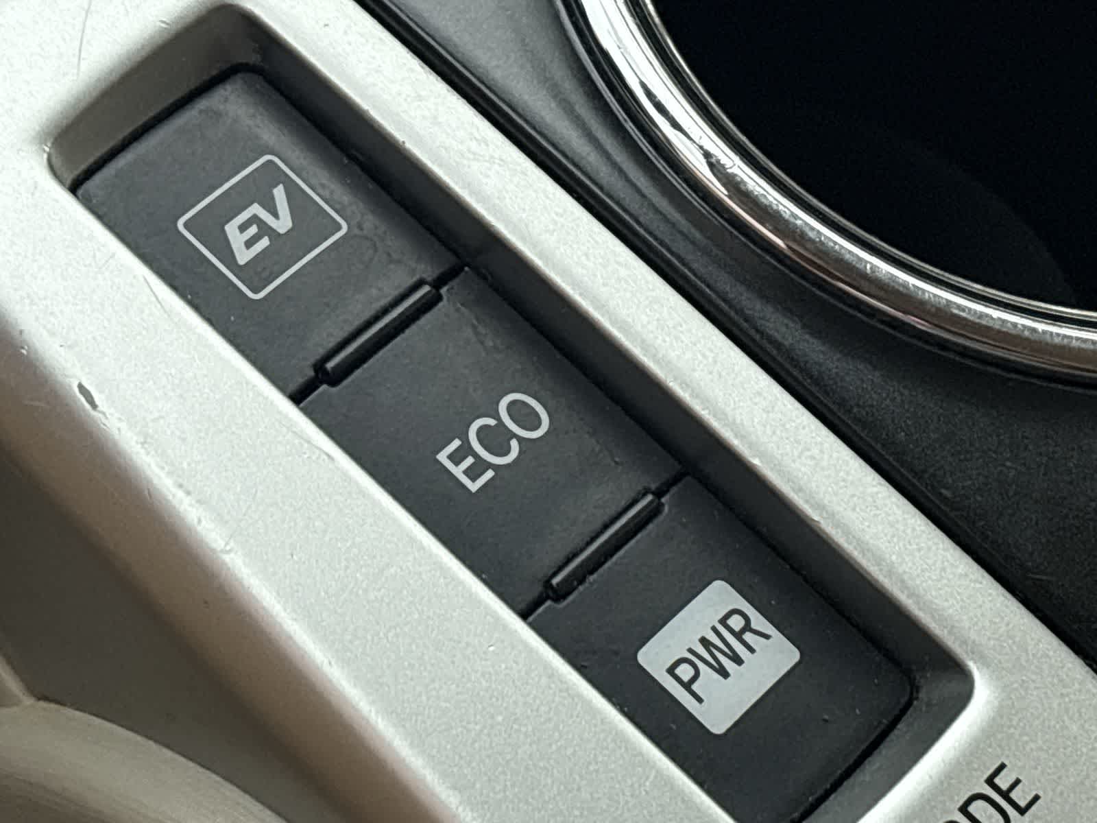 Thumbnail: 2012 Toyota Prius v - 31