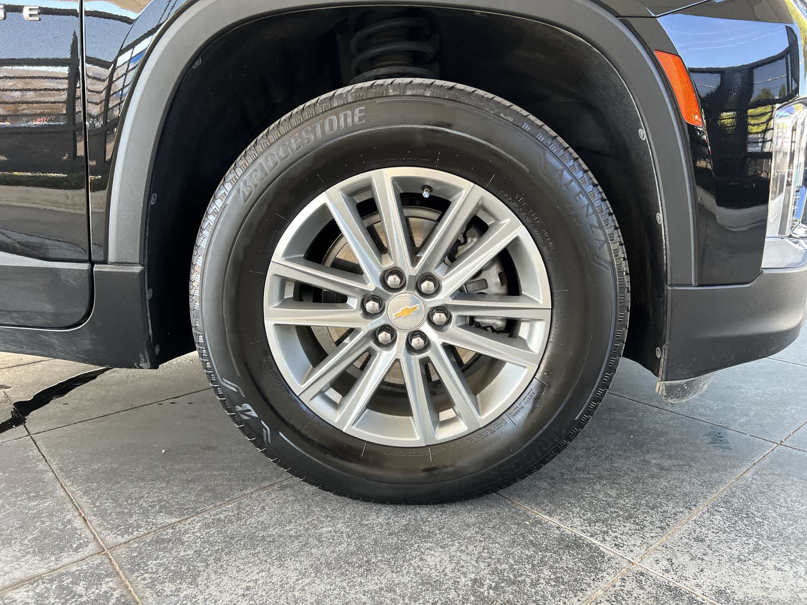 Thumbnail: 2023 Chevrolet Traverse - 8
