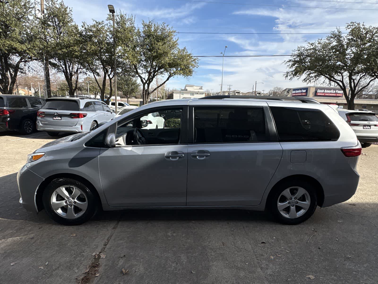 Thumbnail: 2015 Toyota Sienna - 3