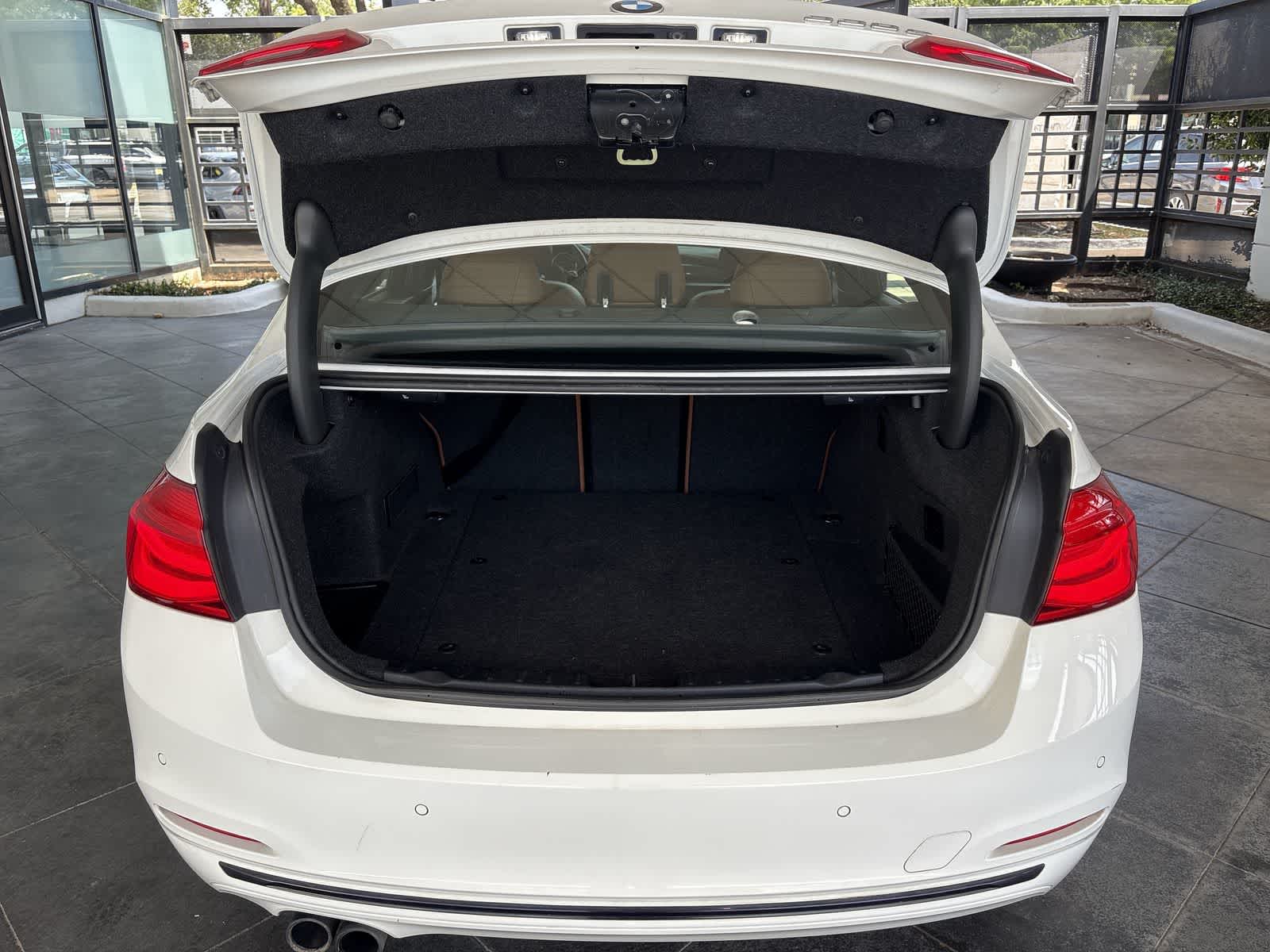 Thumbnail: 2016 BMW 3 Series - 18