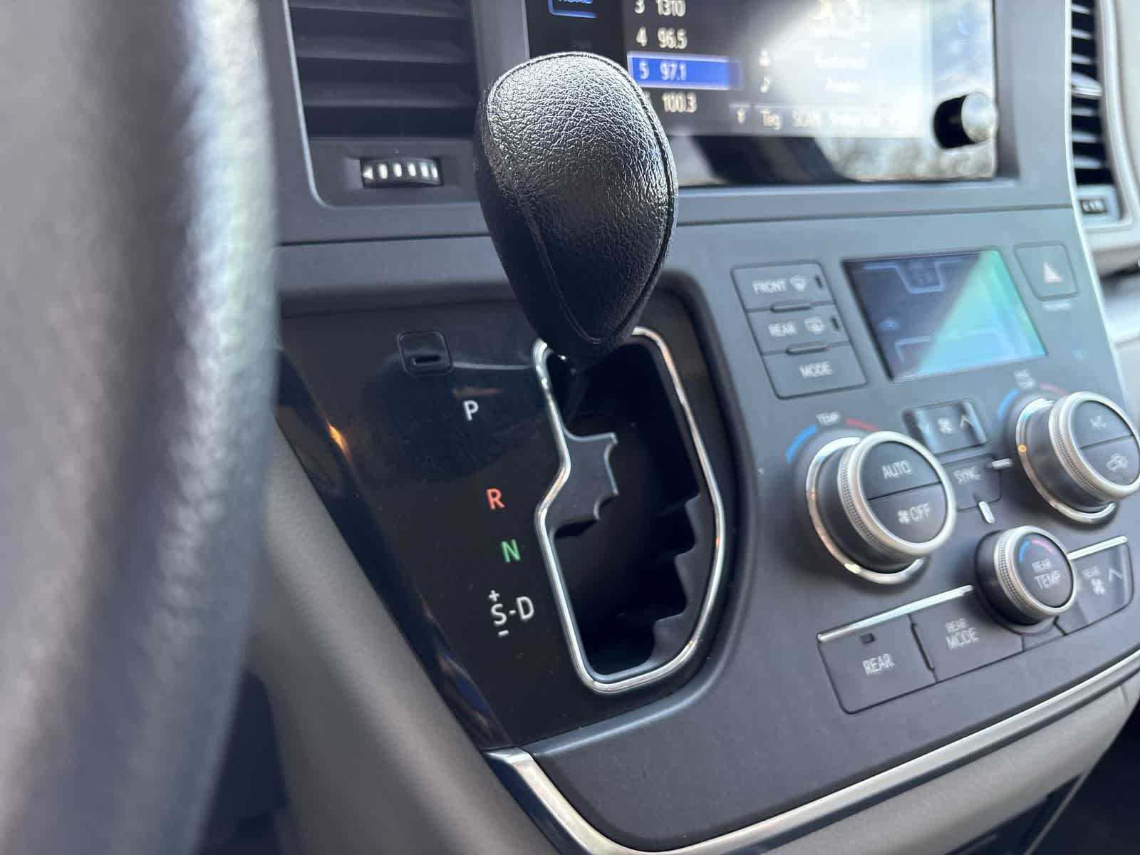 Thumbnail: 2015 Toyota Sienna - 16