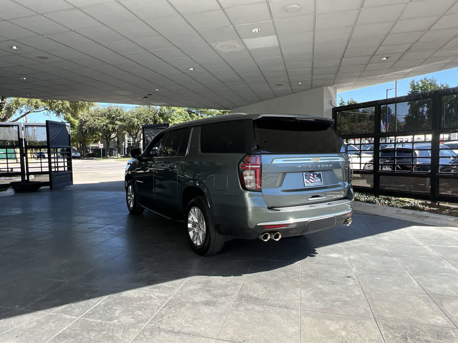 2023 Chevrolet Suburban Premier photo 2