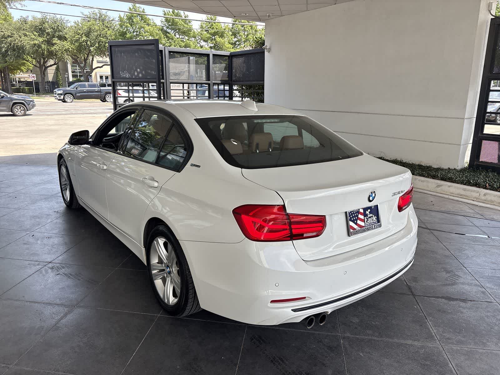 Thumbnail: 2016 BMW 3 Series - 4
