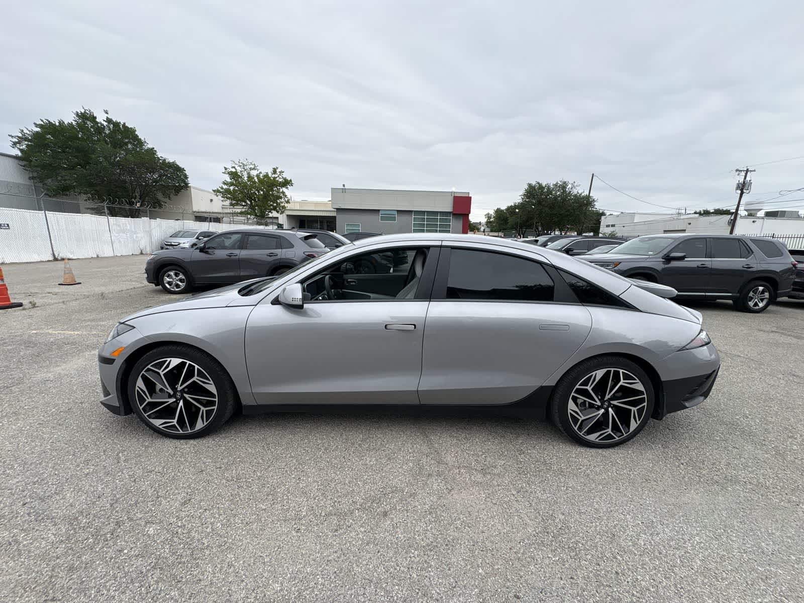 Thumbnail: 2024 Hyundai Ioniq 6 - 3