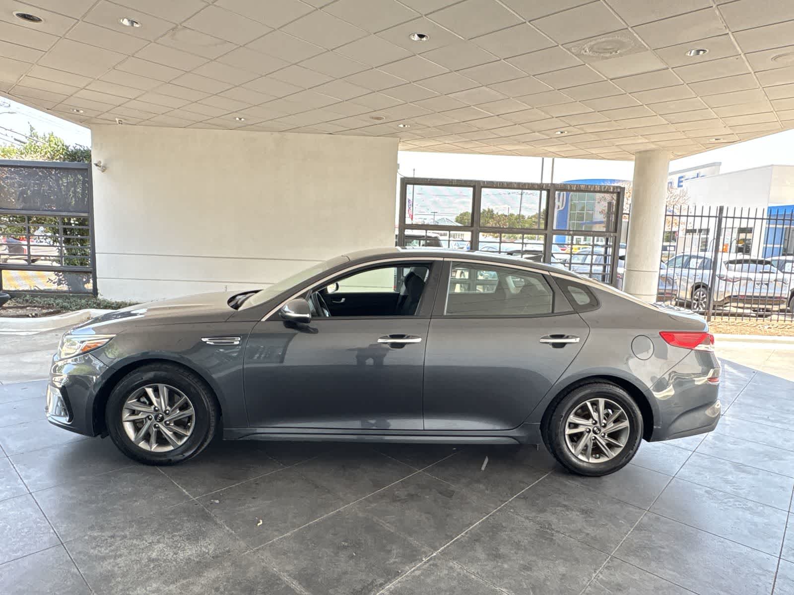 Thumbnail: 2020 Kia Optima - 3