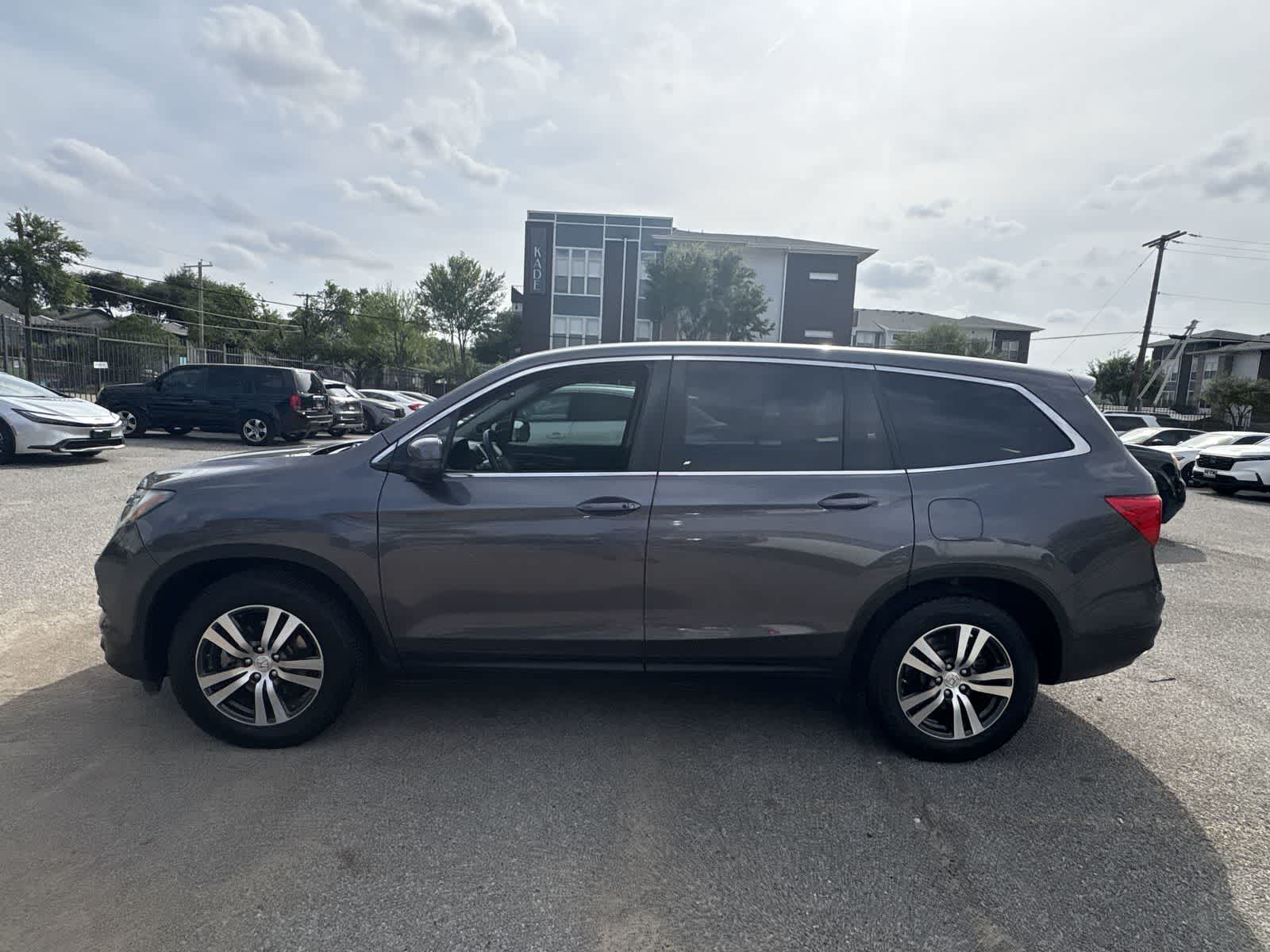 Thumbnail: 2018 Honda Pilot - 3