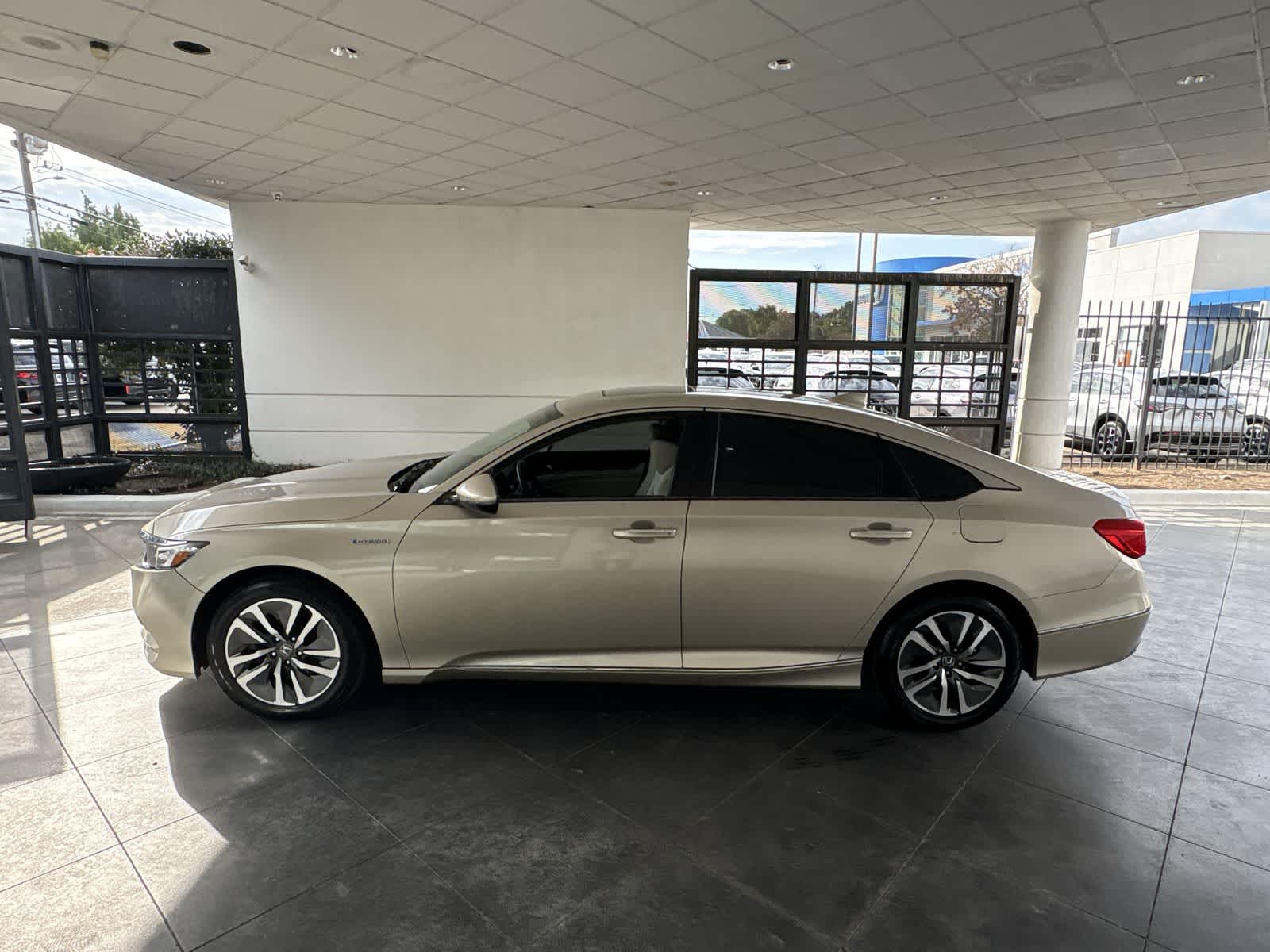 2019 Honda Accord Hybrid Touring photo 2