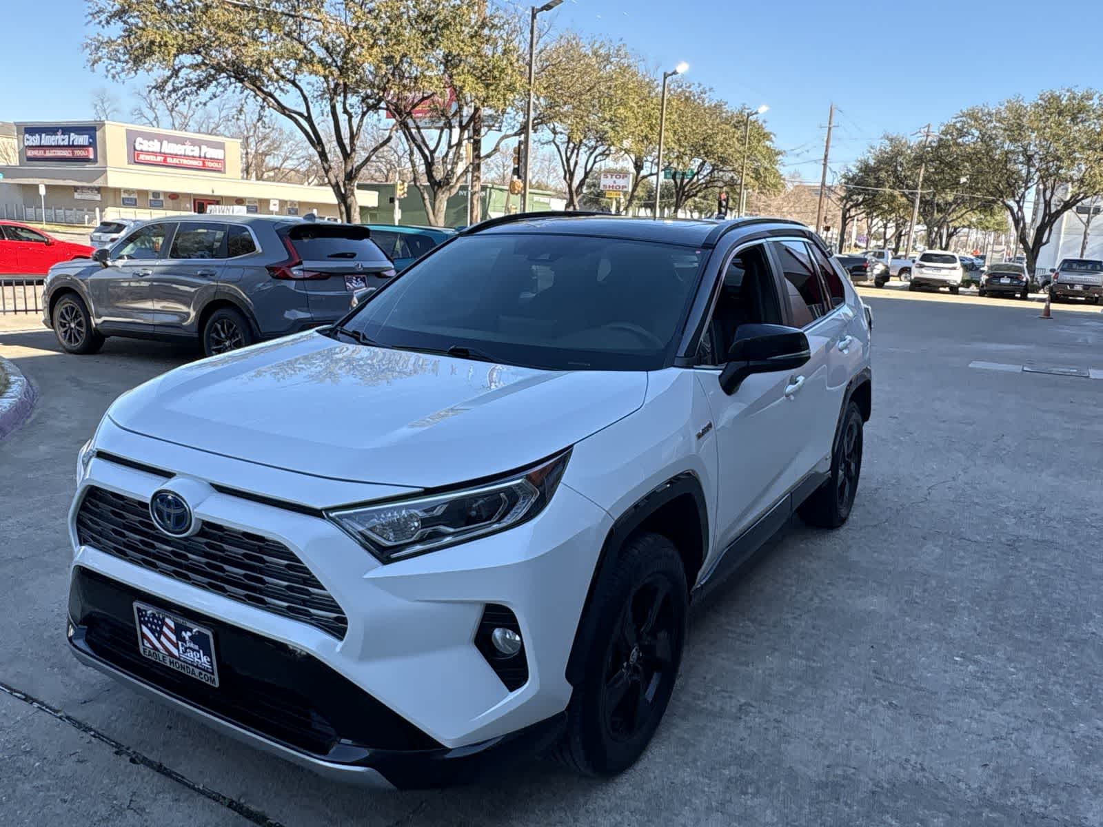 Thumbnail: 2020 Toyota RAV4 - 17