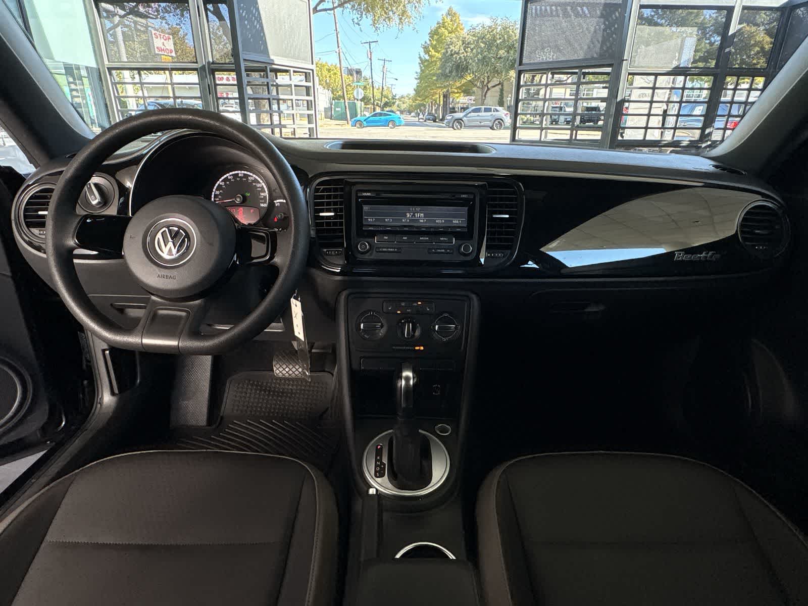 Thumbnail: 2015 Volkswagen Beetle - 9