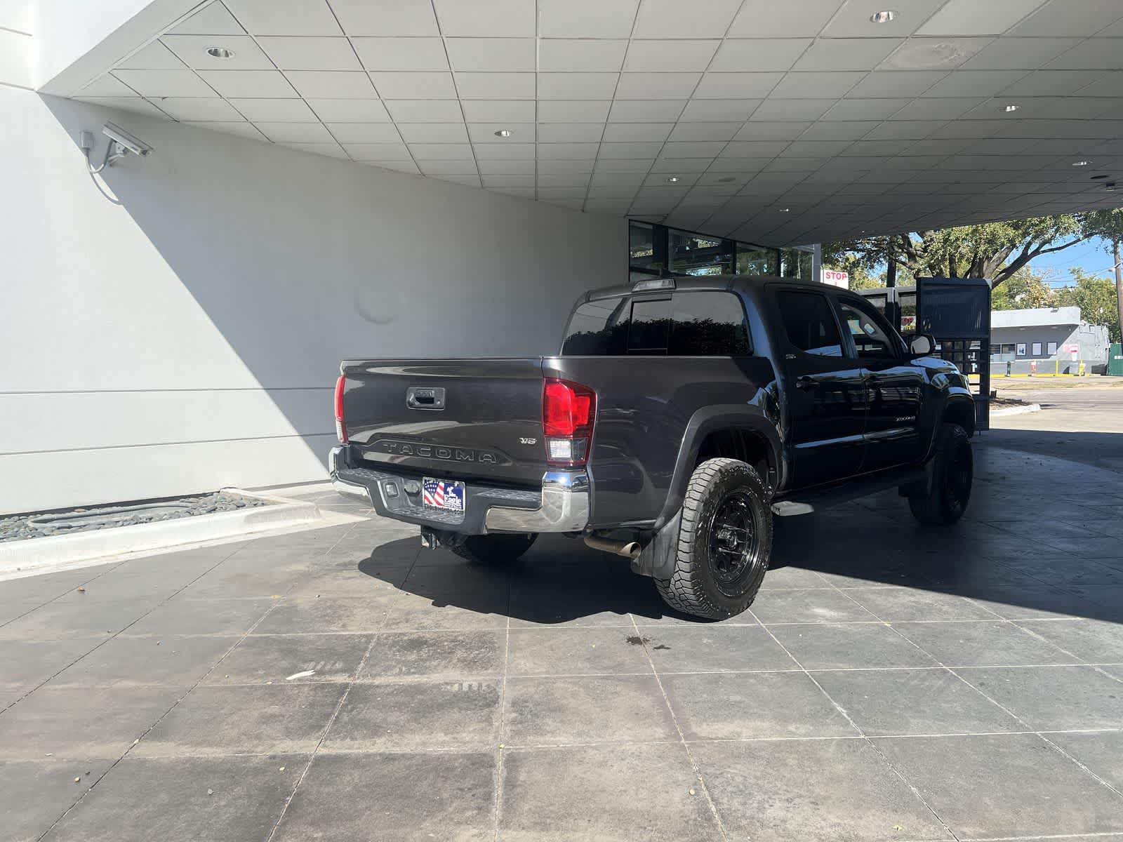 Thumbnail: 2018 Toyota Tacoma - 31