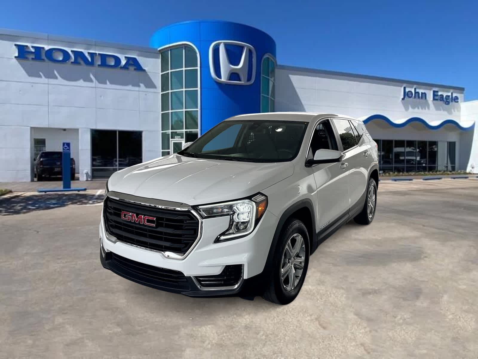 2024 GMC Terrain SLE's photo