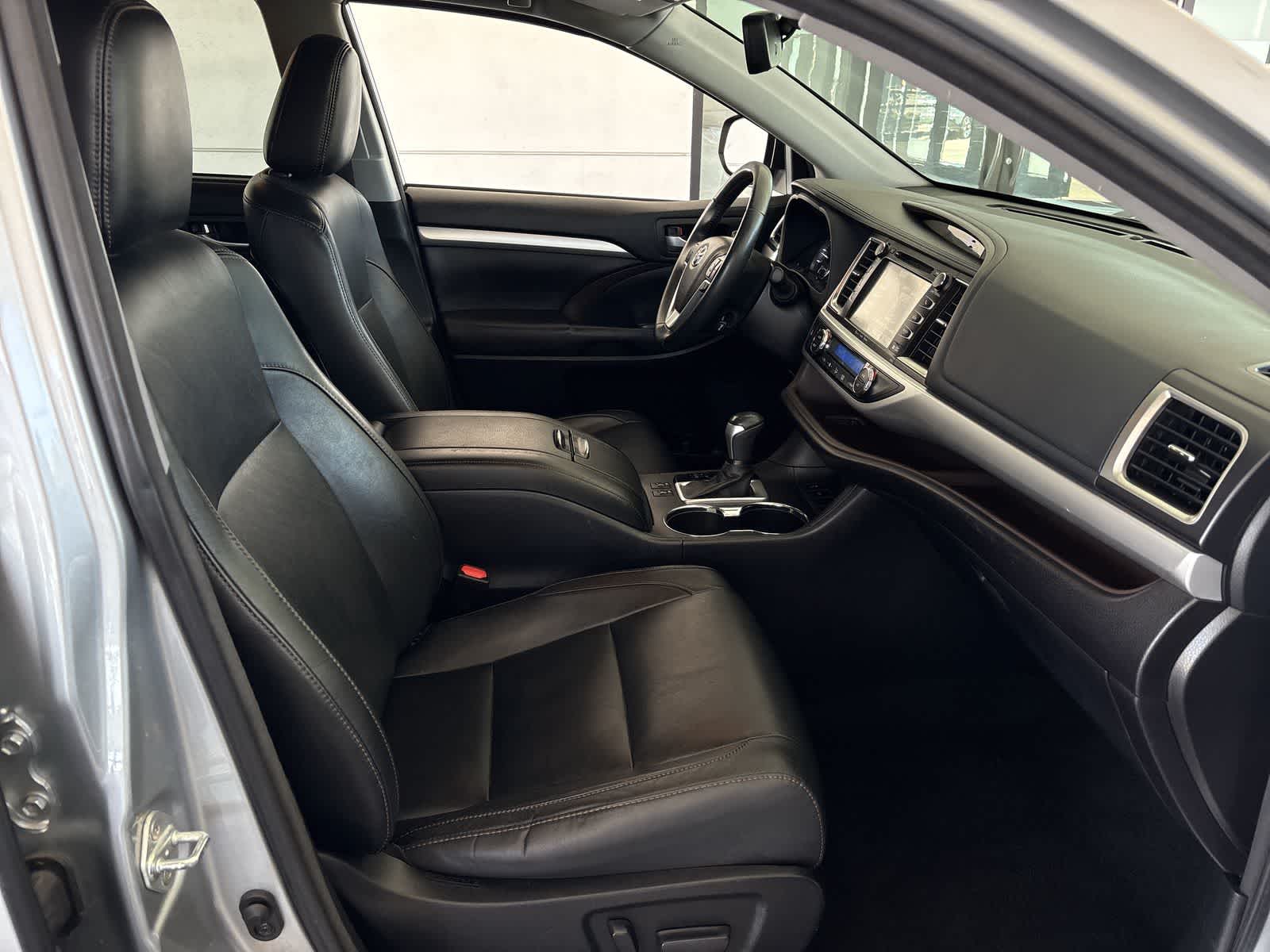 Thumbnail: 2017 Toyota Highlander - 21