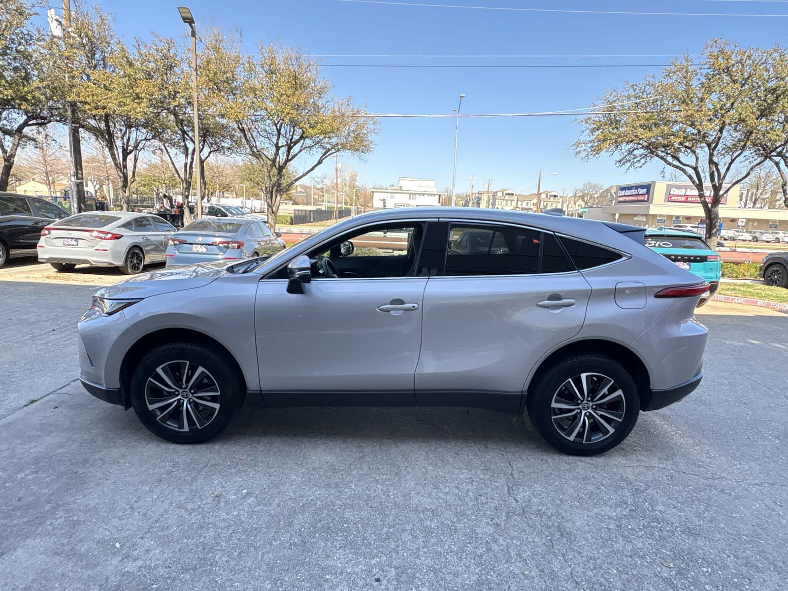 Thumbnail: 2023 Toyota Venza - 11