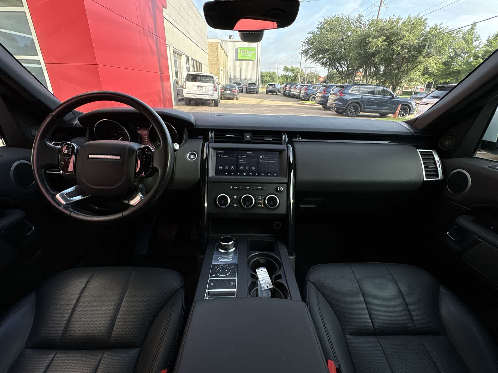 Thumbnail: 2019 Land Rover Discovery - 9